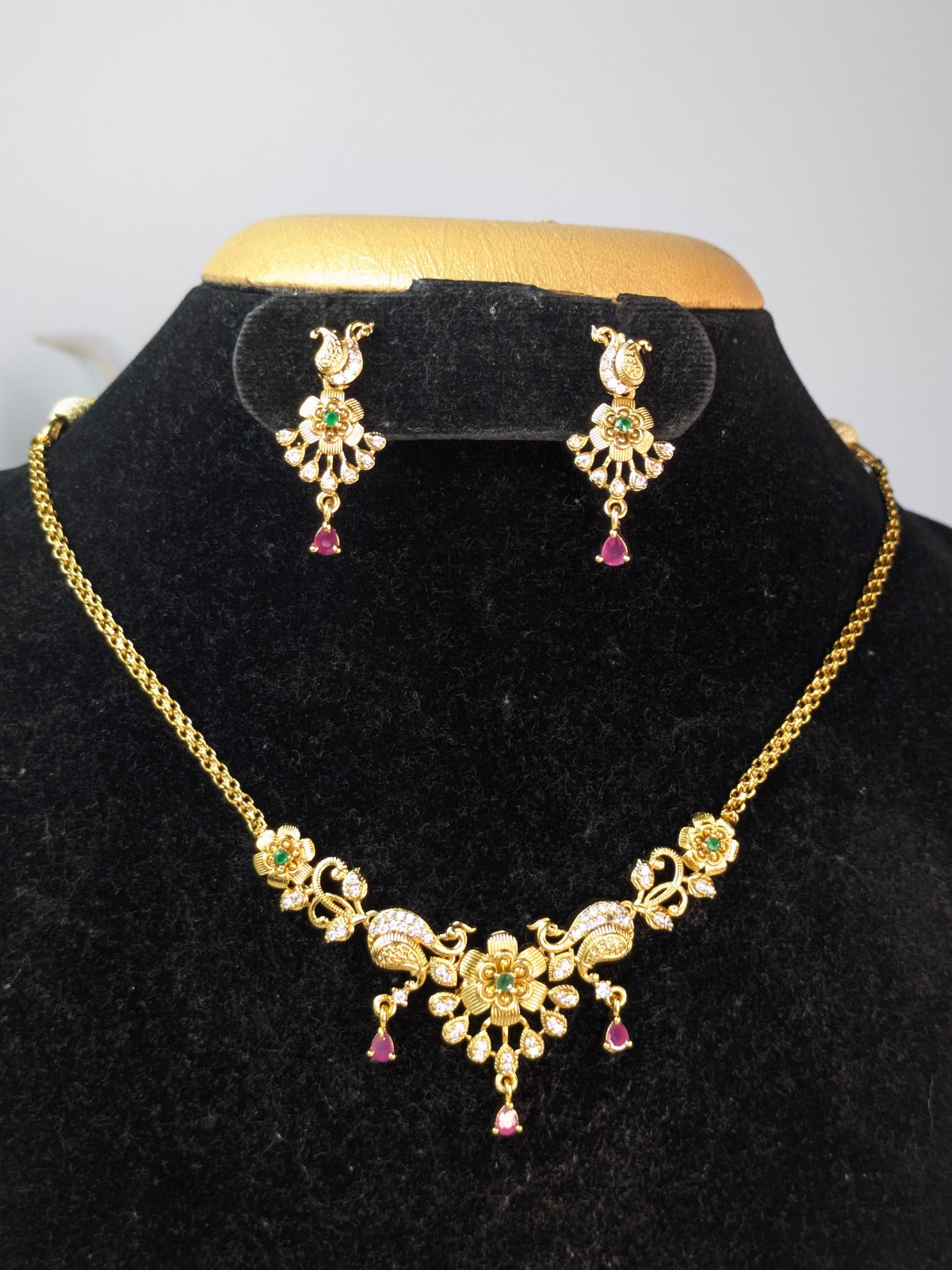 Gold look like Minimal Necklace