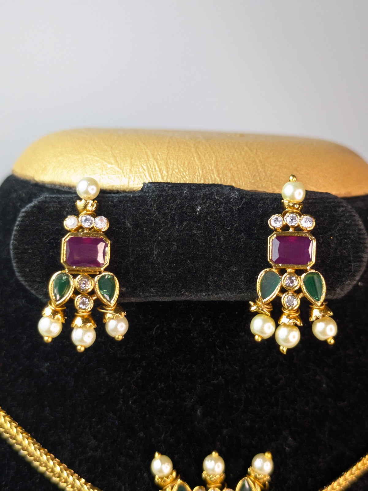 Ruby and Pearl Pendent Chokker