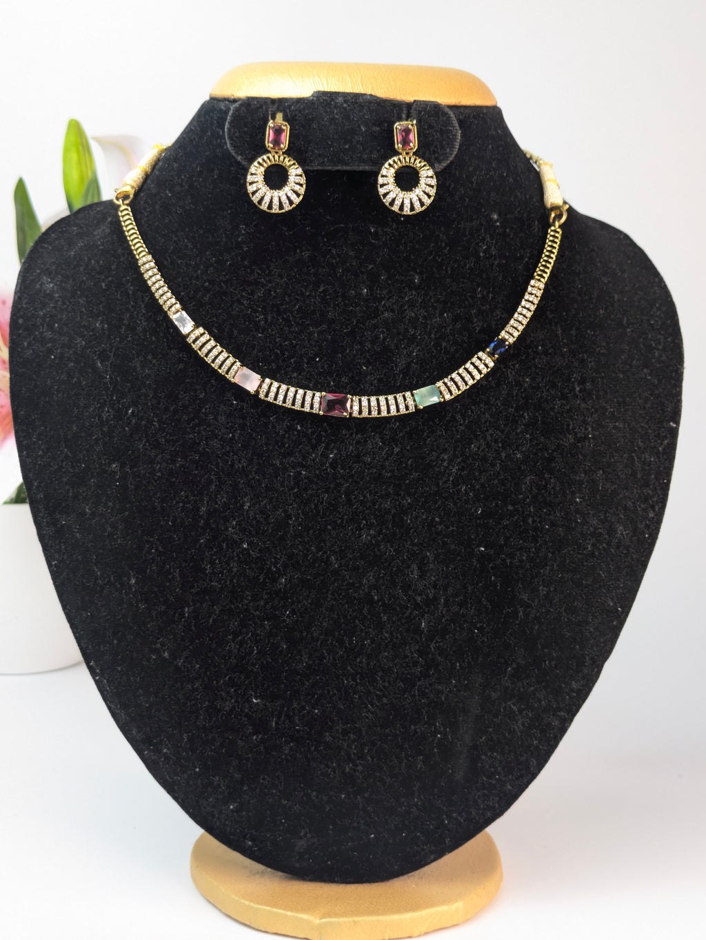 Multi-Color Accent Stones Hasli
