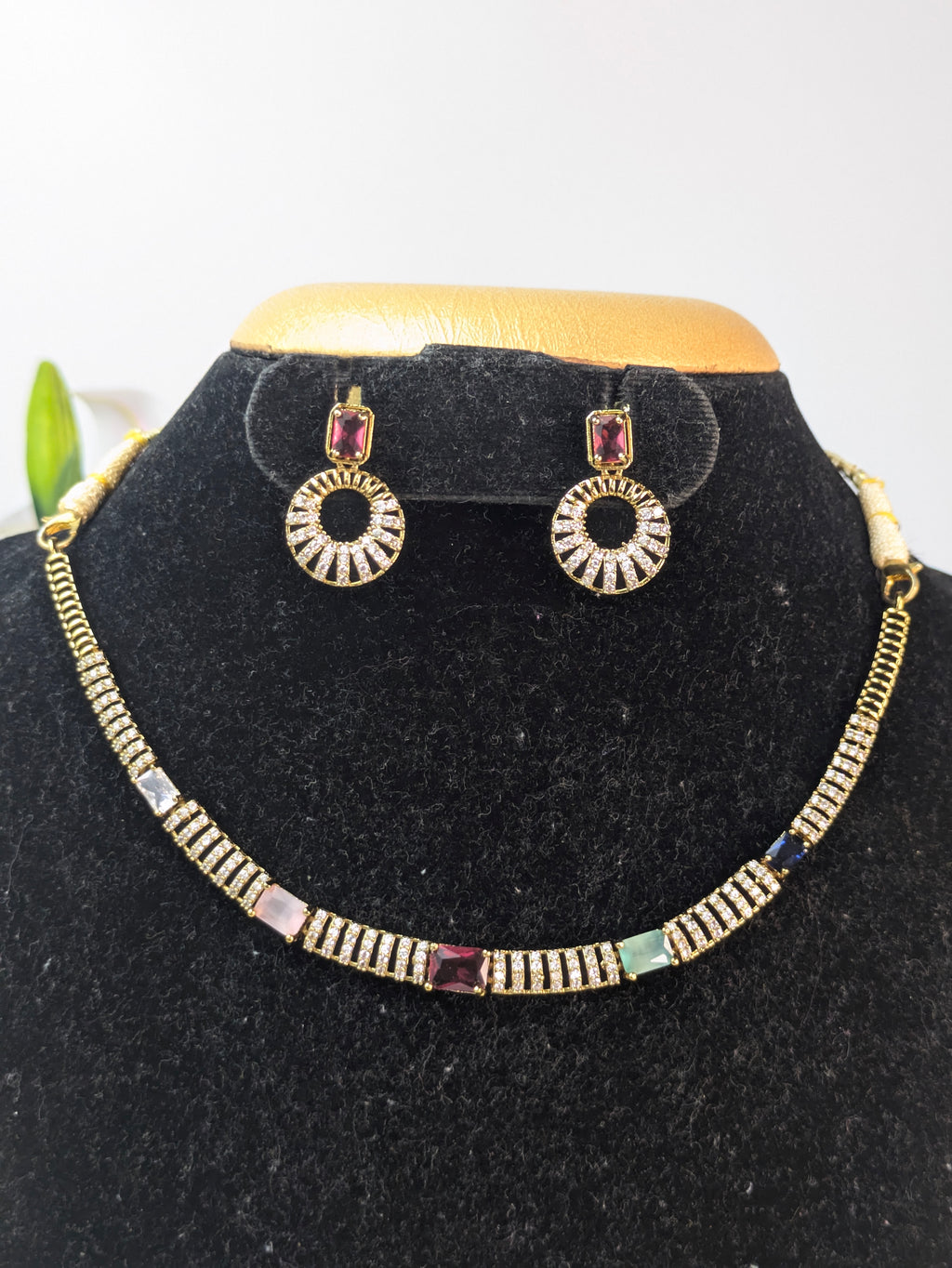 Multi-Color Accent Stones Hasli