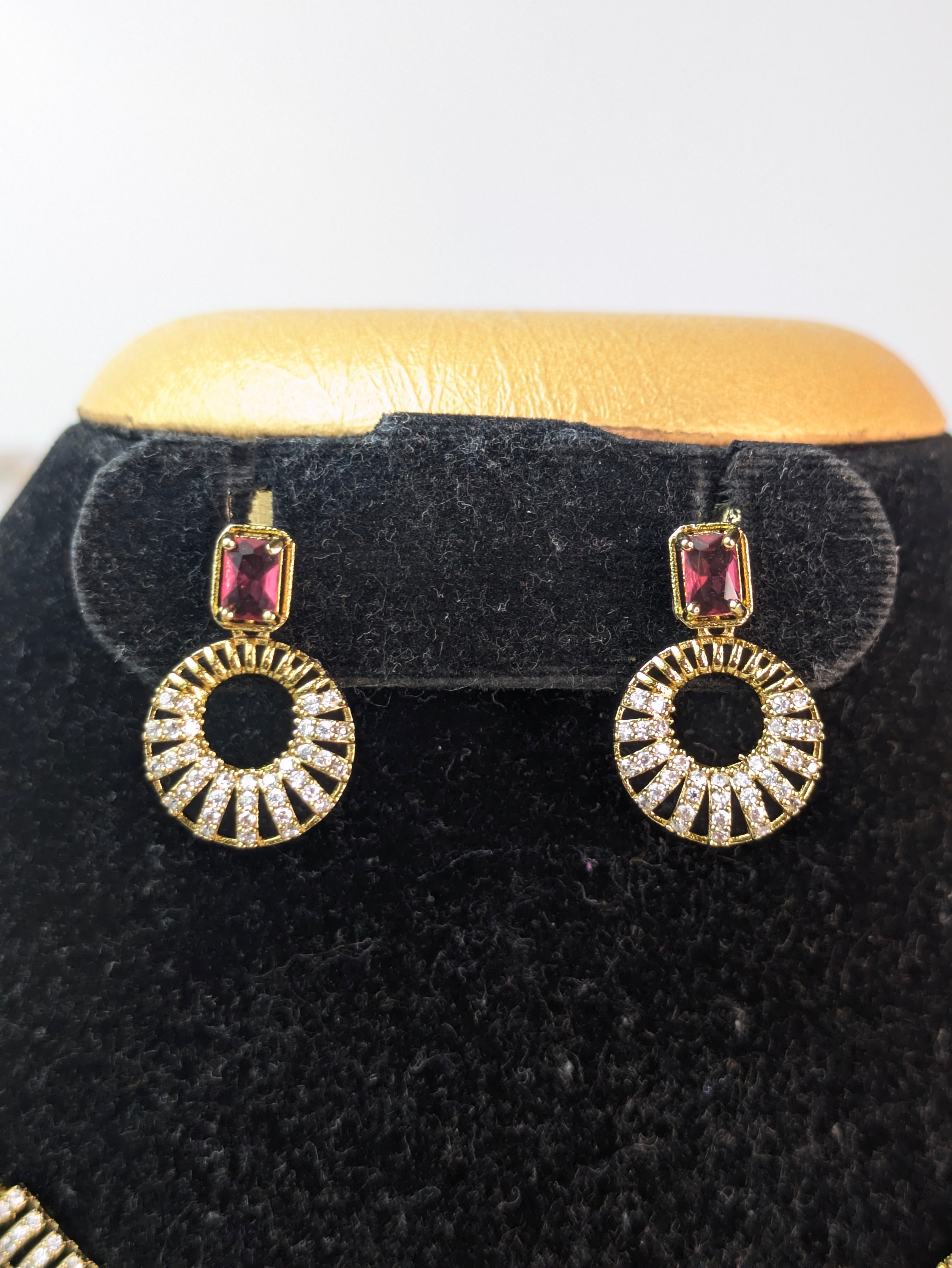 Multi-Color Accent Stones Hasli
