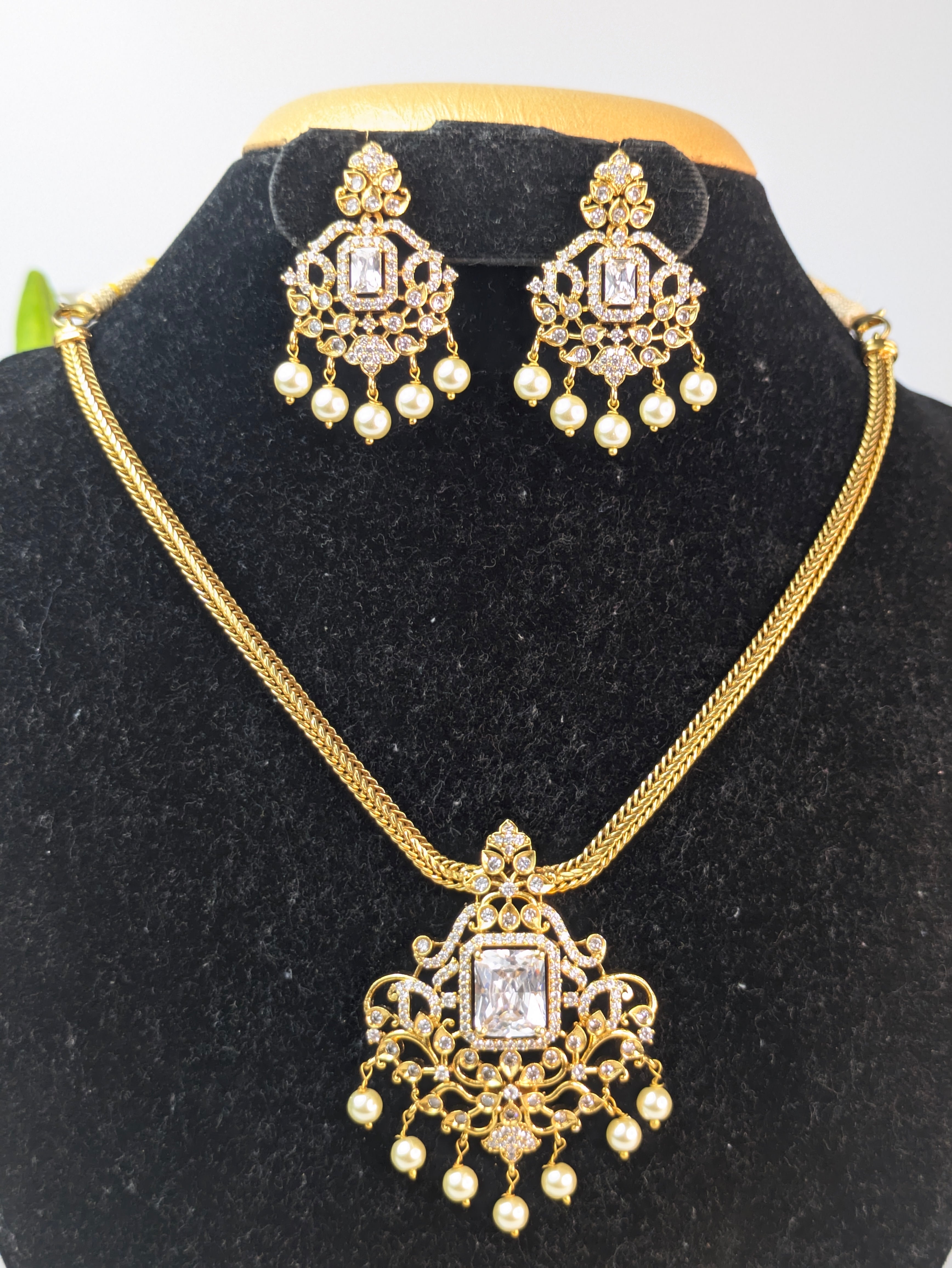 AD Stone Necklace-White
