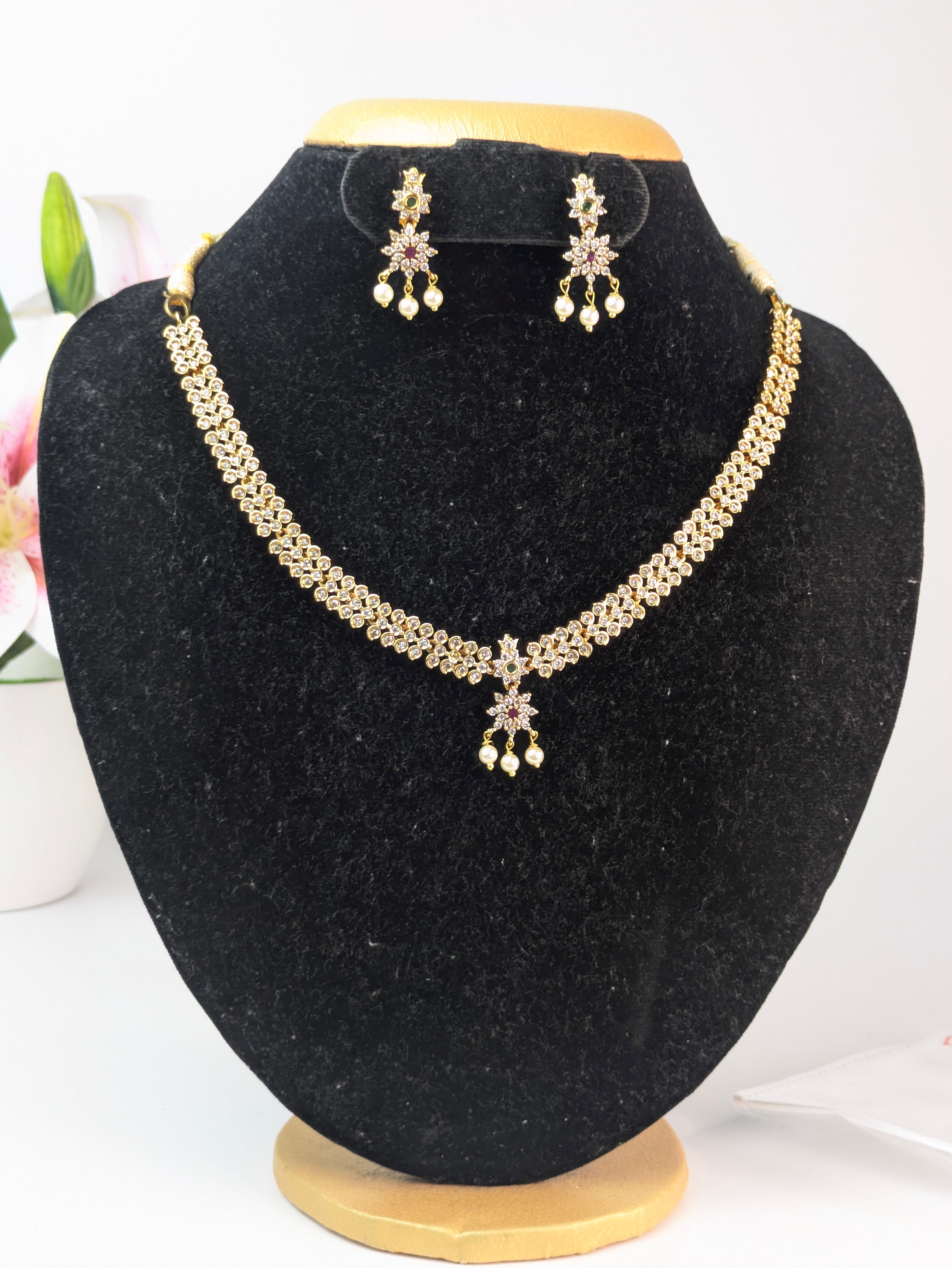 AD White Stone Flower Choker