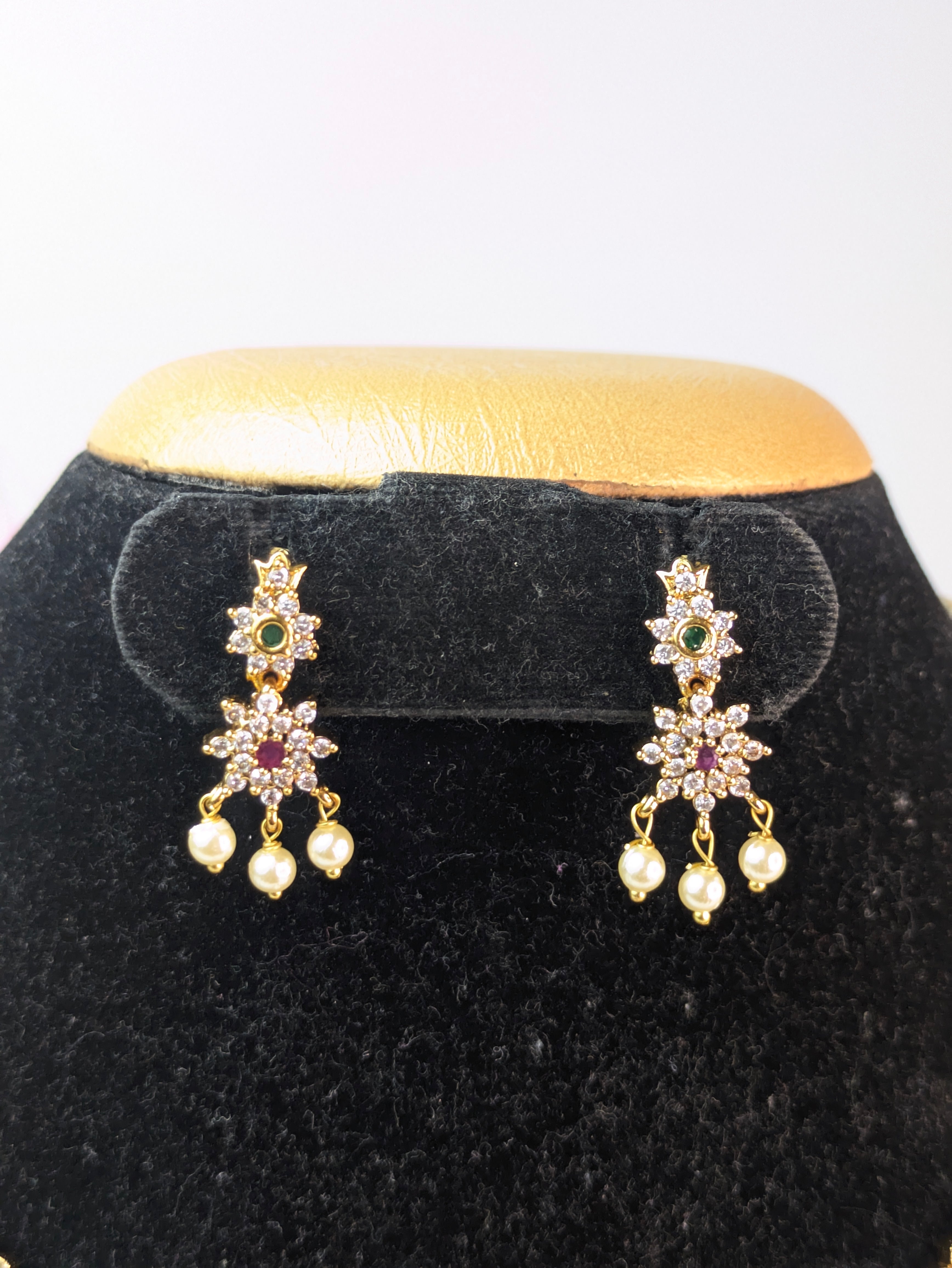 AD White Stone Flower Choker