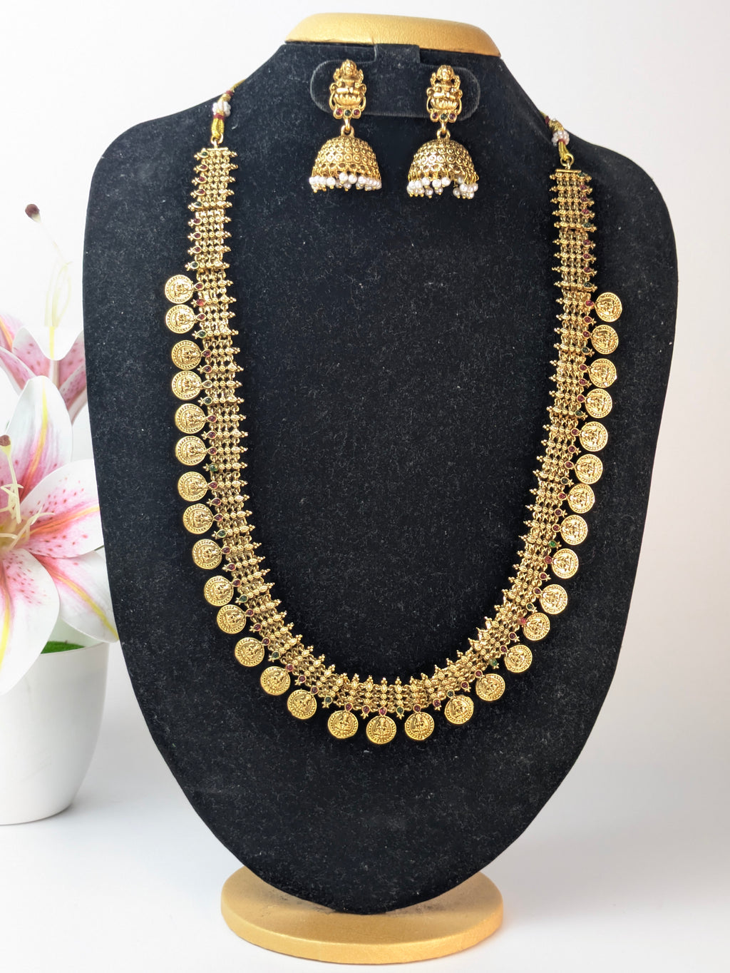 South Indian temple jewelry set