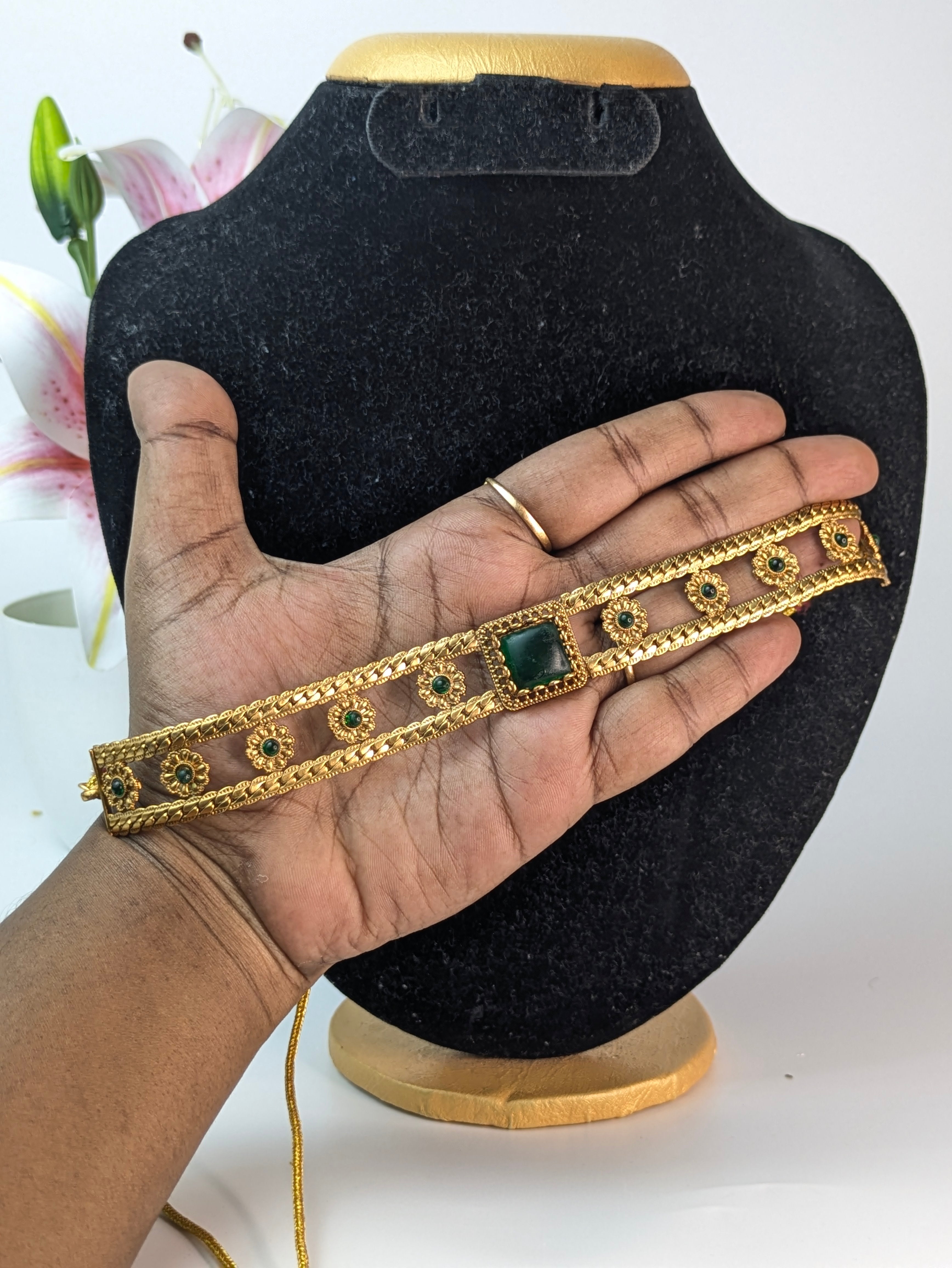 Emerald Stone Choker