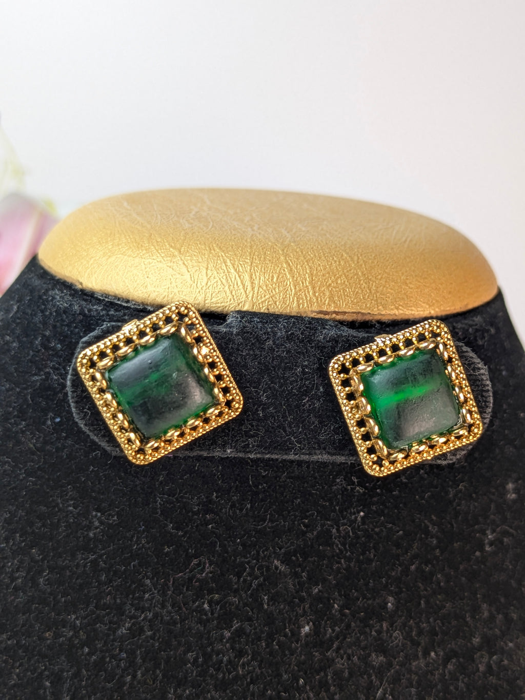 Emerald Stone Choker
