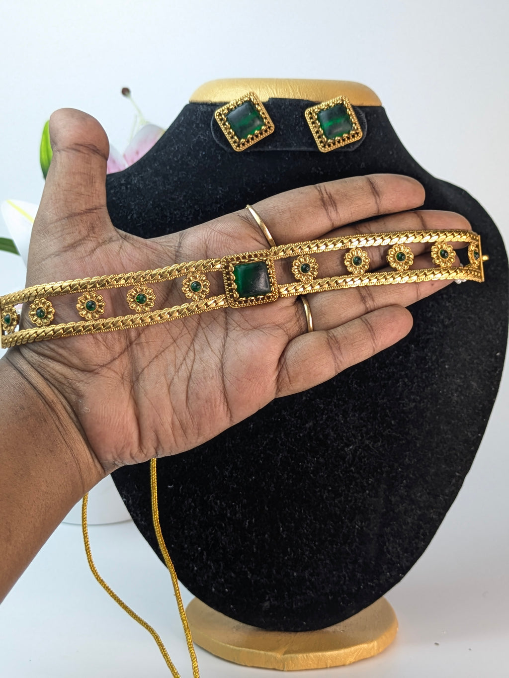 Emerald Stone Choker
