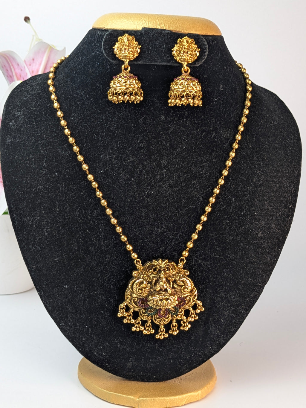 Lakshmi Pendant Mid Haram