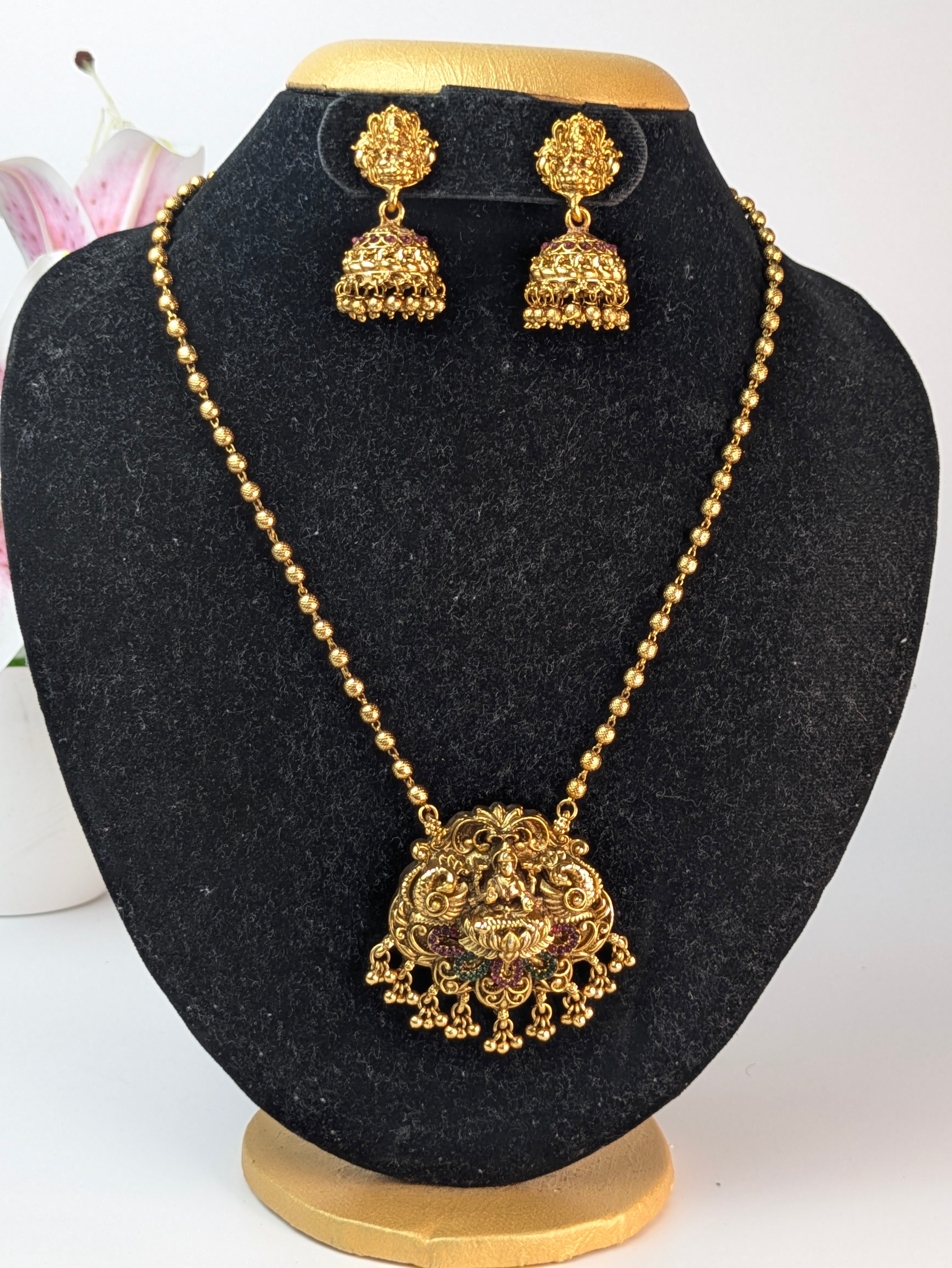 Lakshmi Pendant Mid Haram
