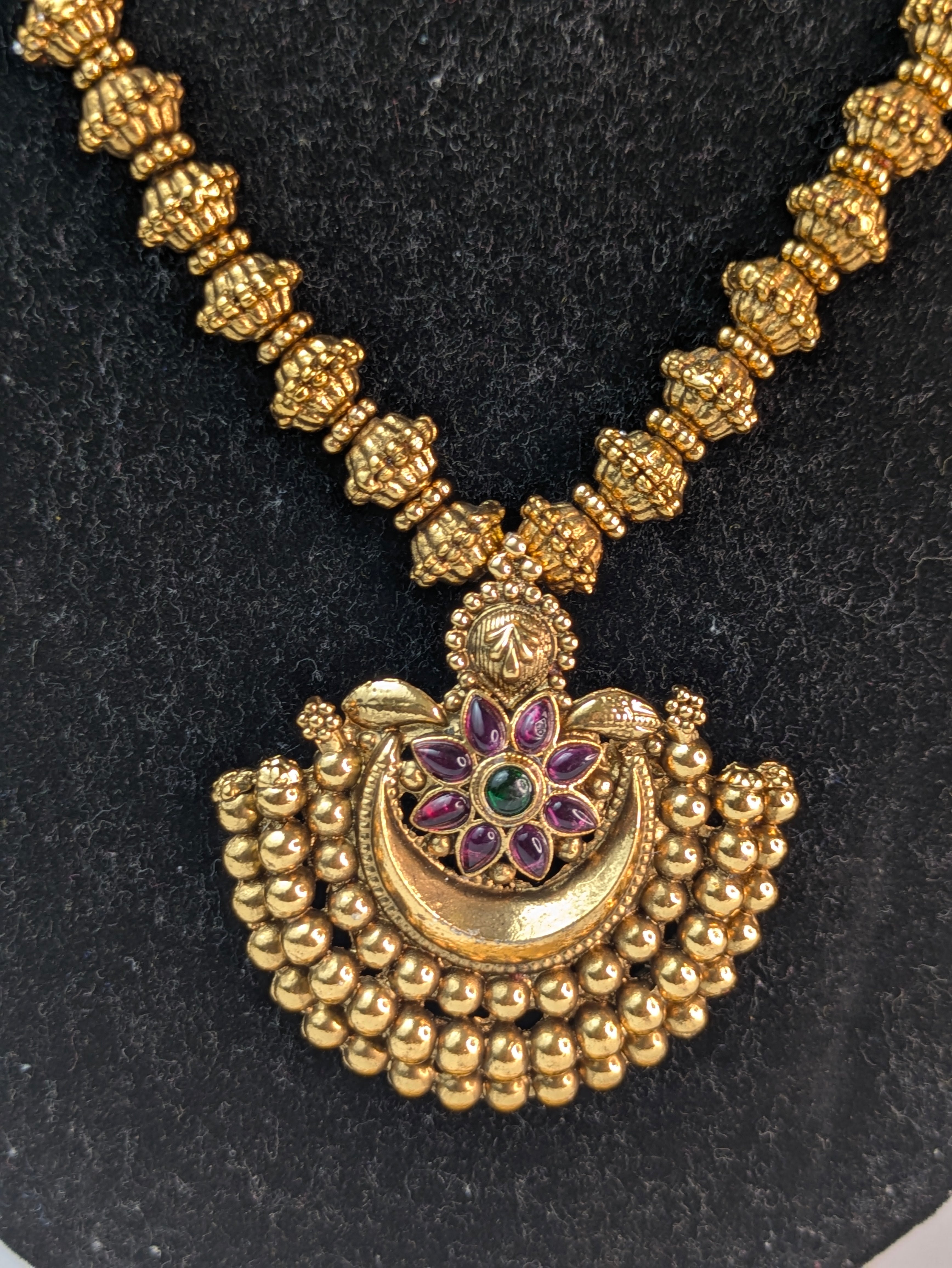 Antique gold-finished mid haram