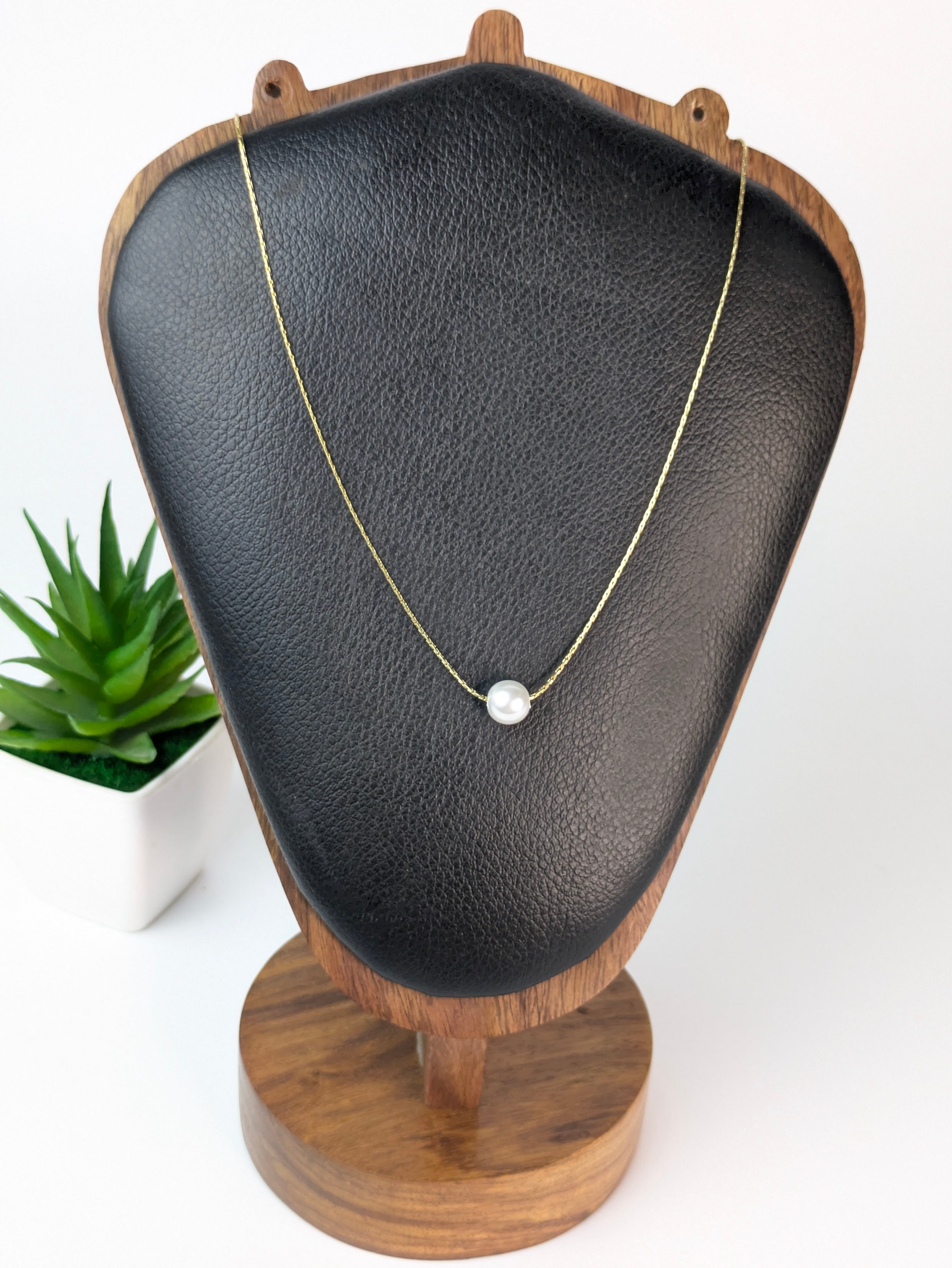 single-pendant gold chain necklace