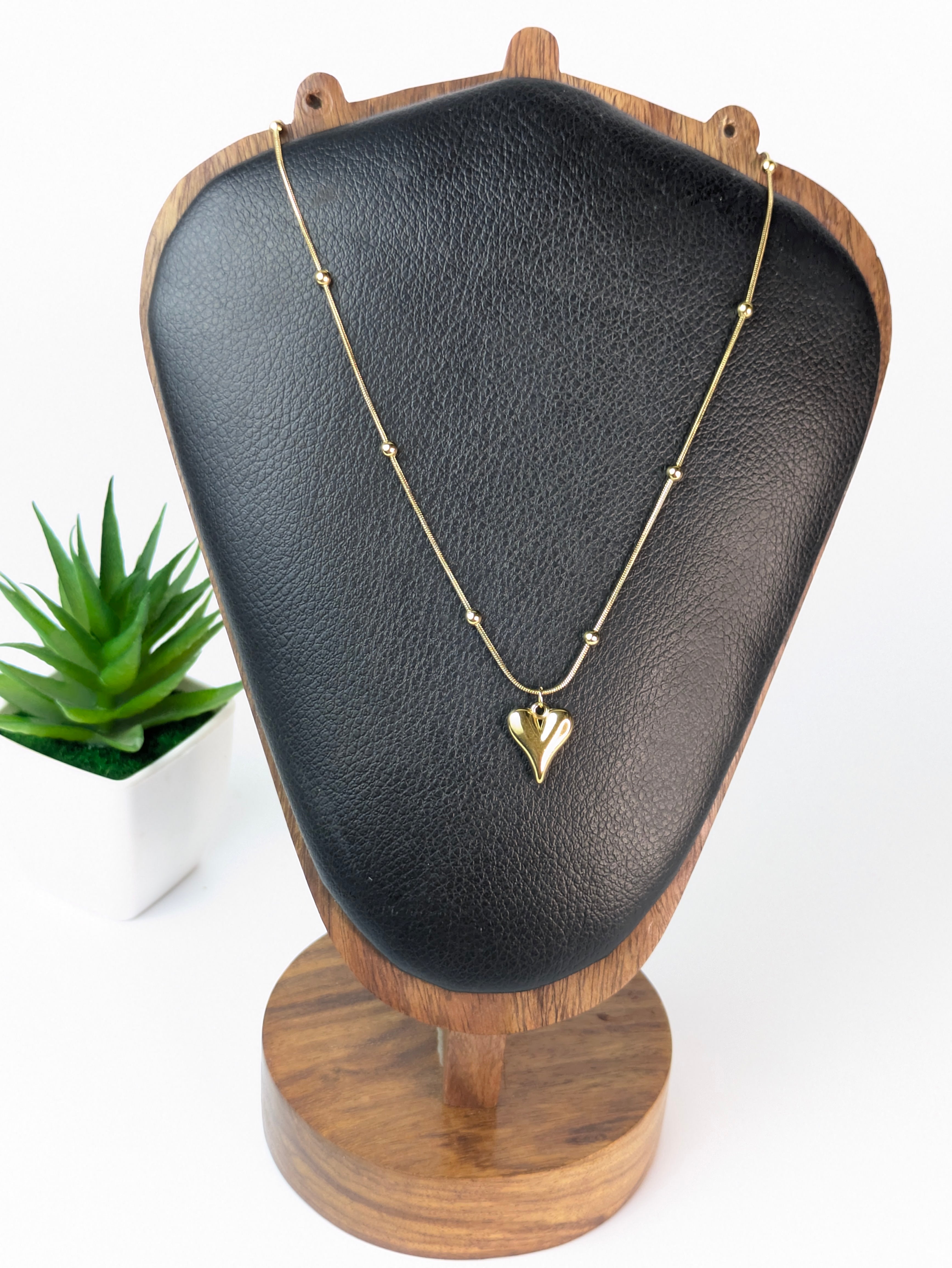 Three-dimensional puffy heart pendant