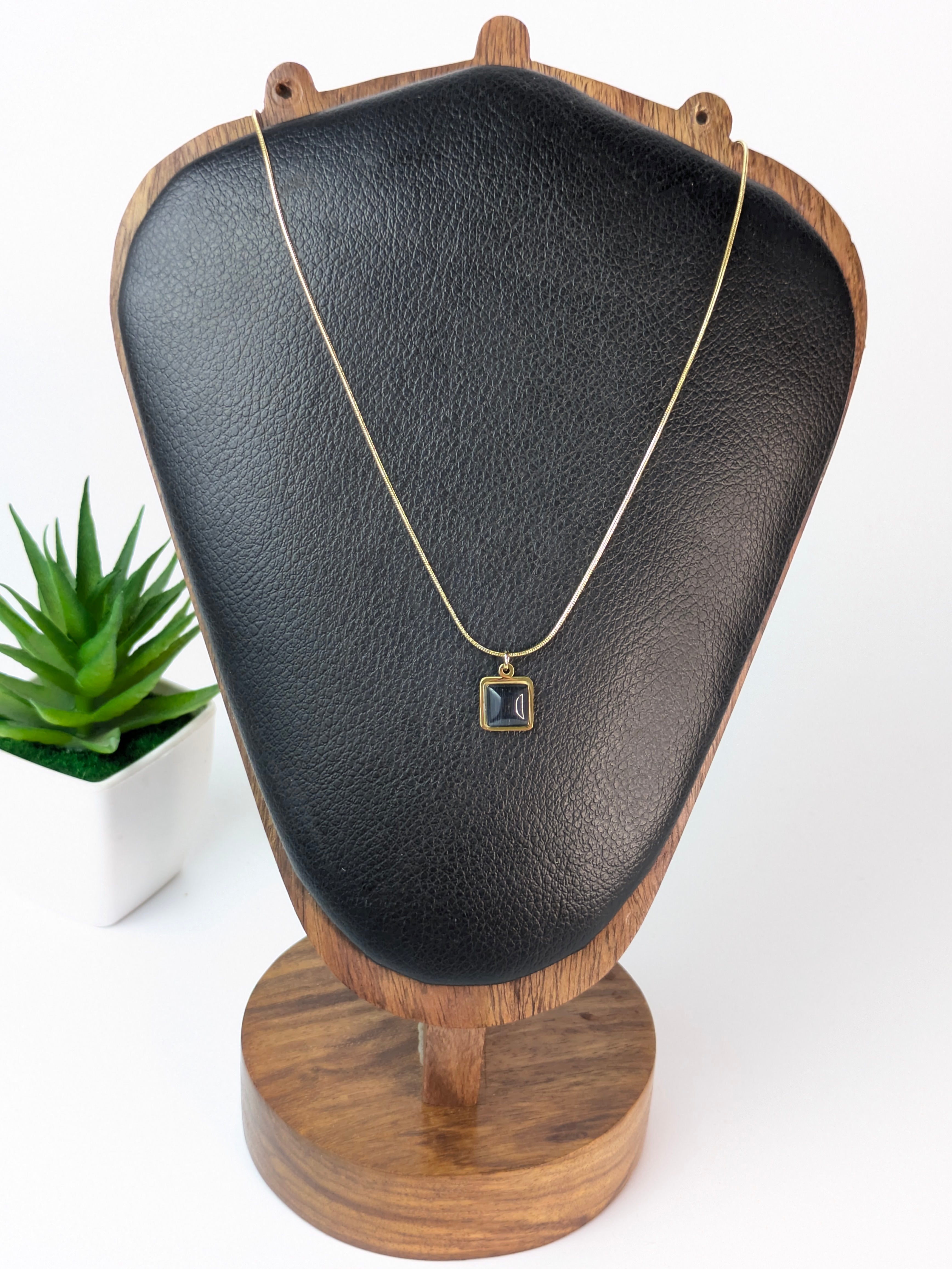 Black square pendant chain