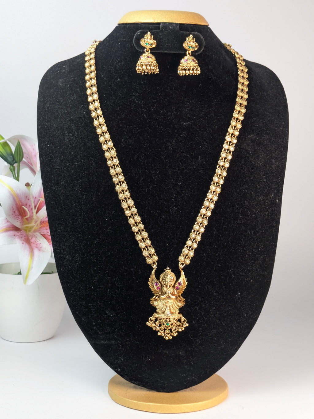 traditional South Indian temple jewelry set