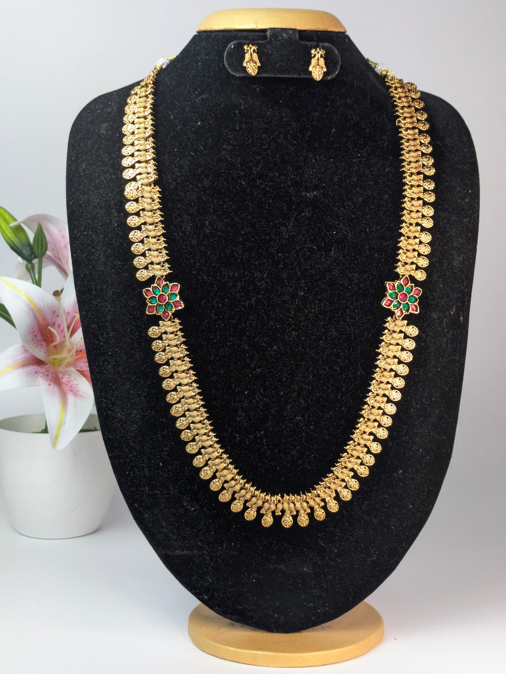 traditional South Indian jewelry set