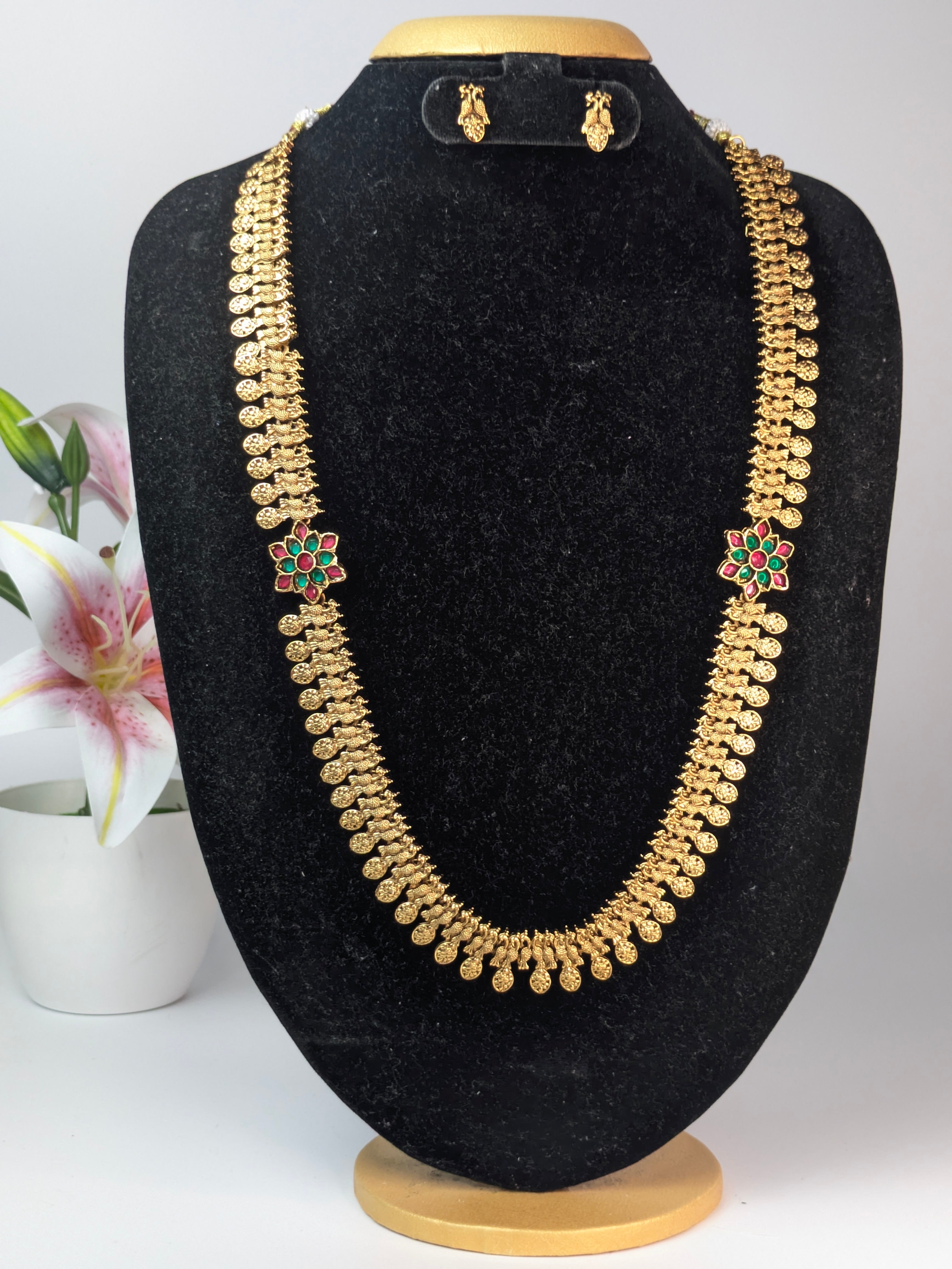 traditional South Indian jewelry set