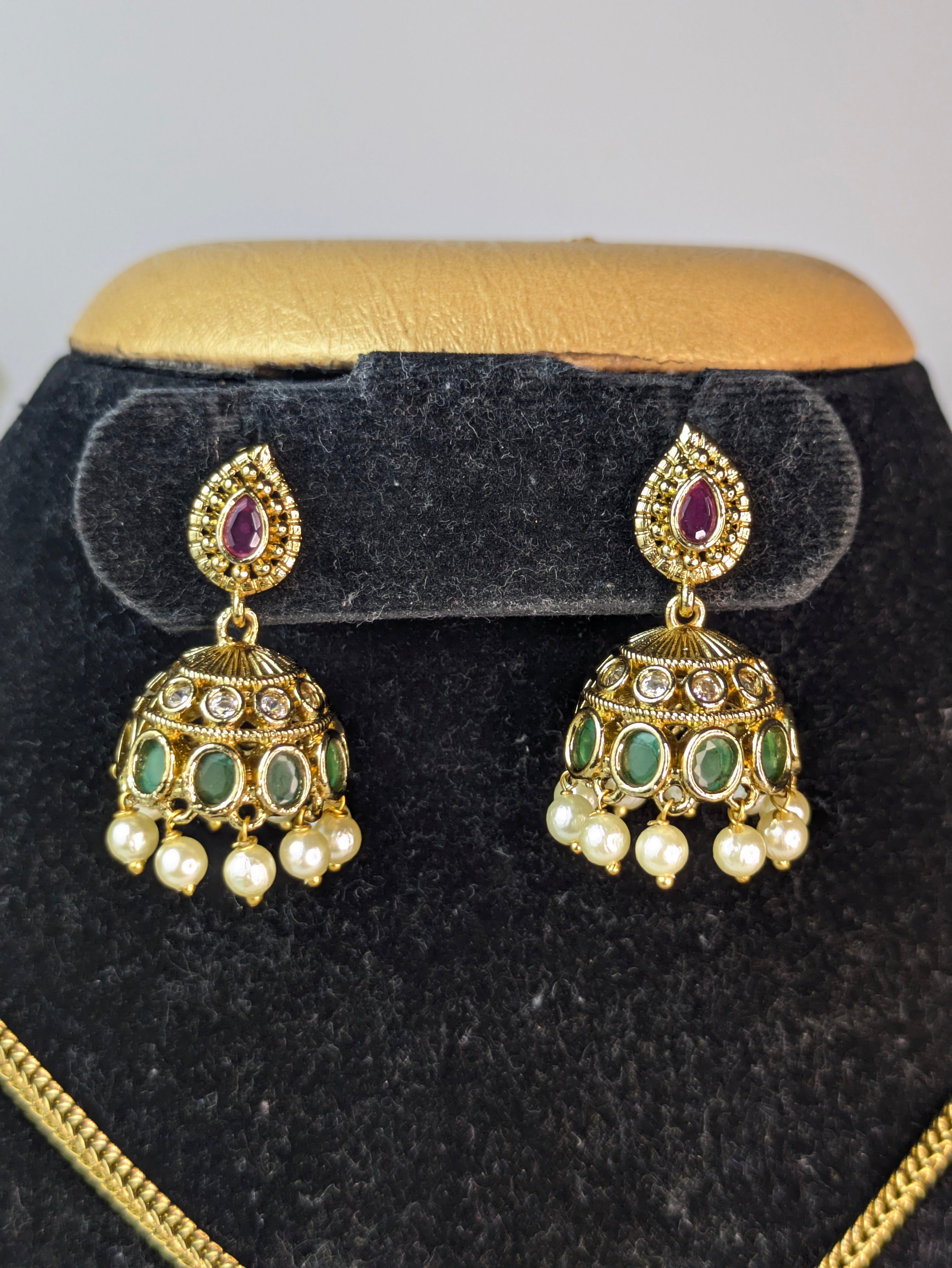Minimalist Attigai with jhumka