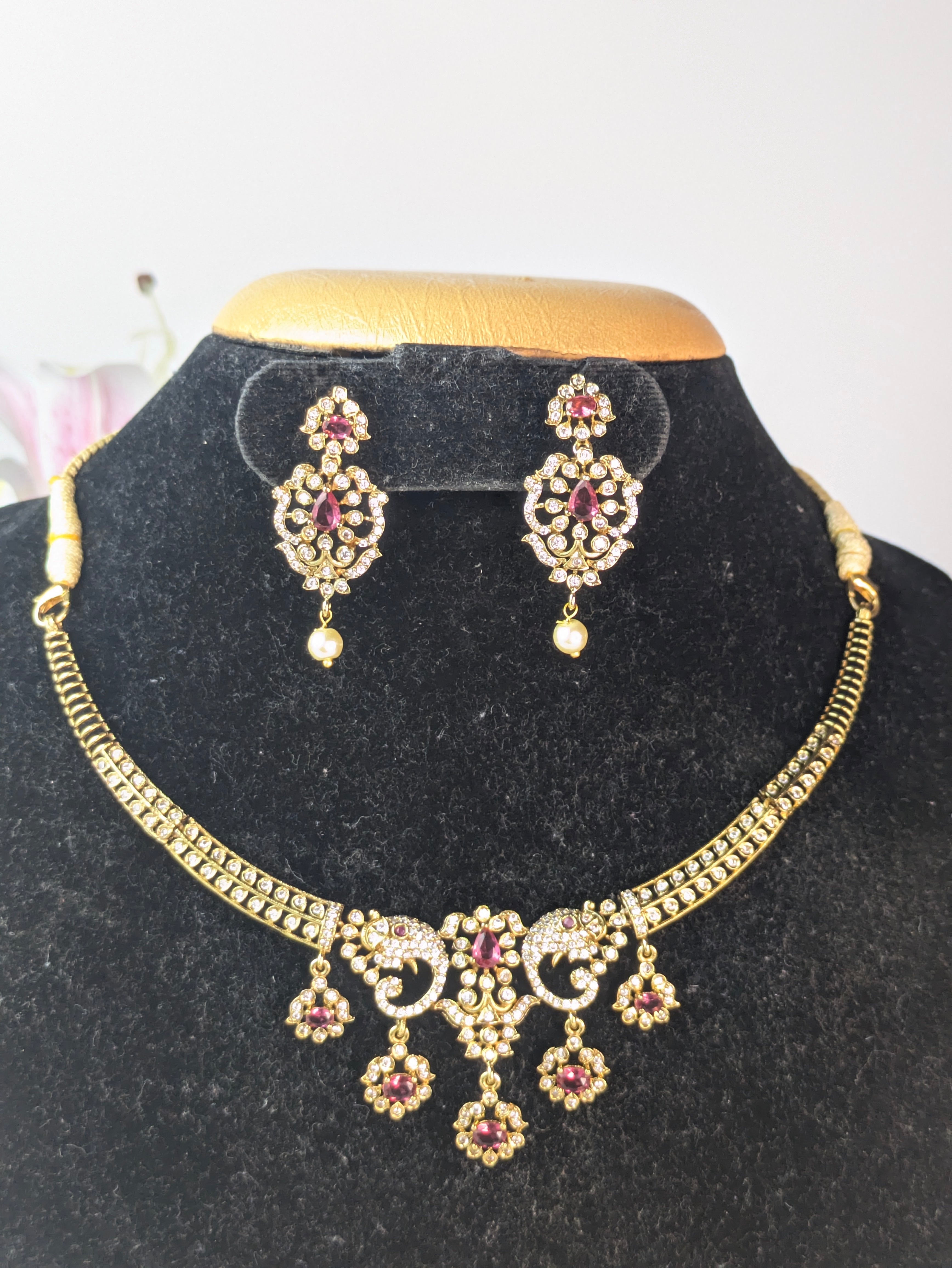 Ruby Elephant Motiv Hasli Set
