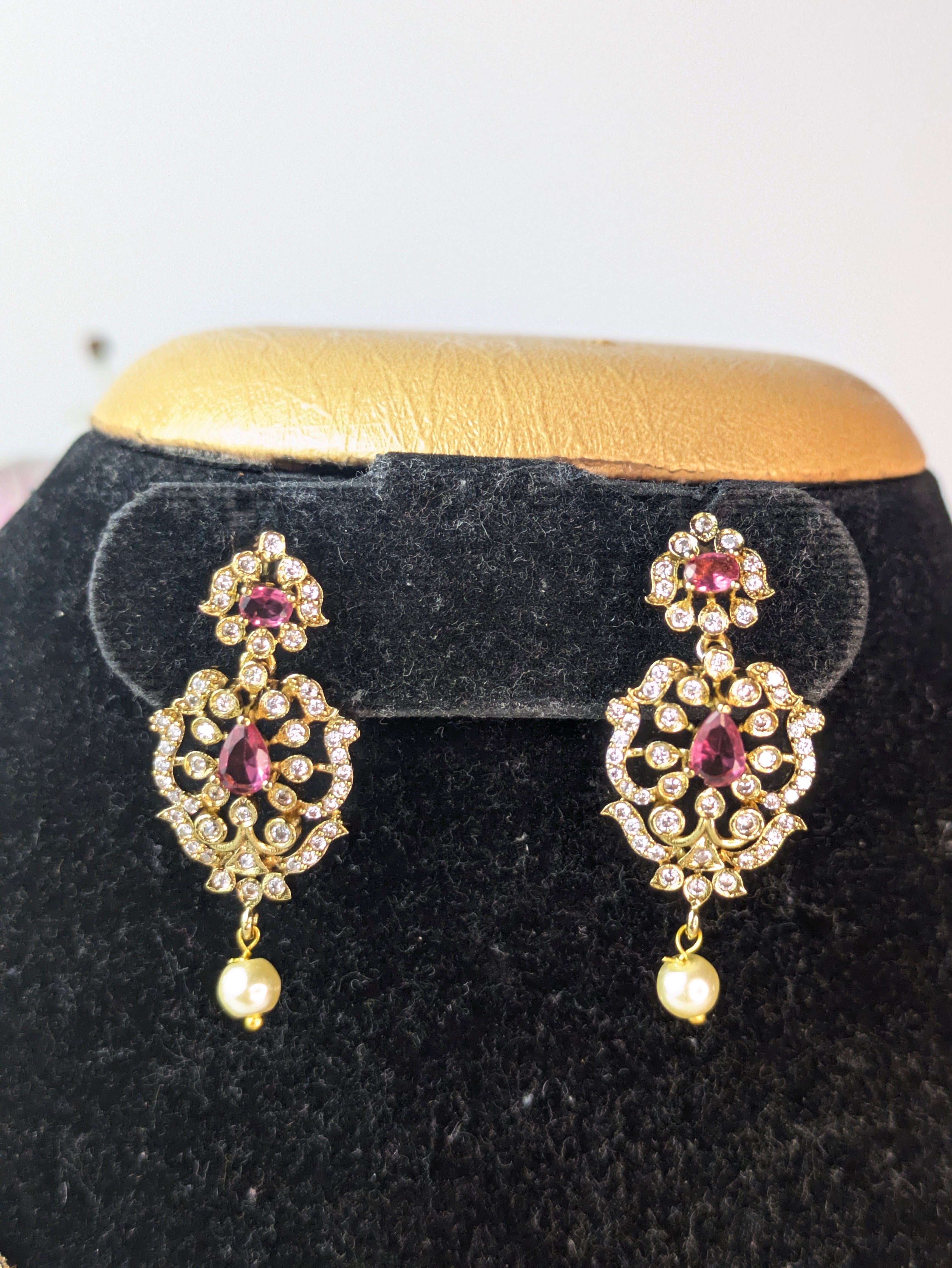 Ruby Elephant Motiv Hasli Set