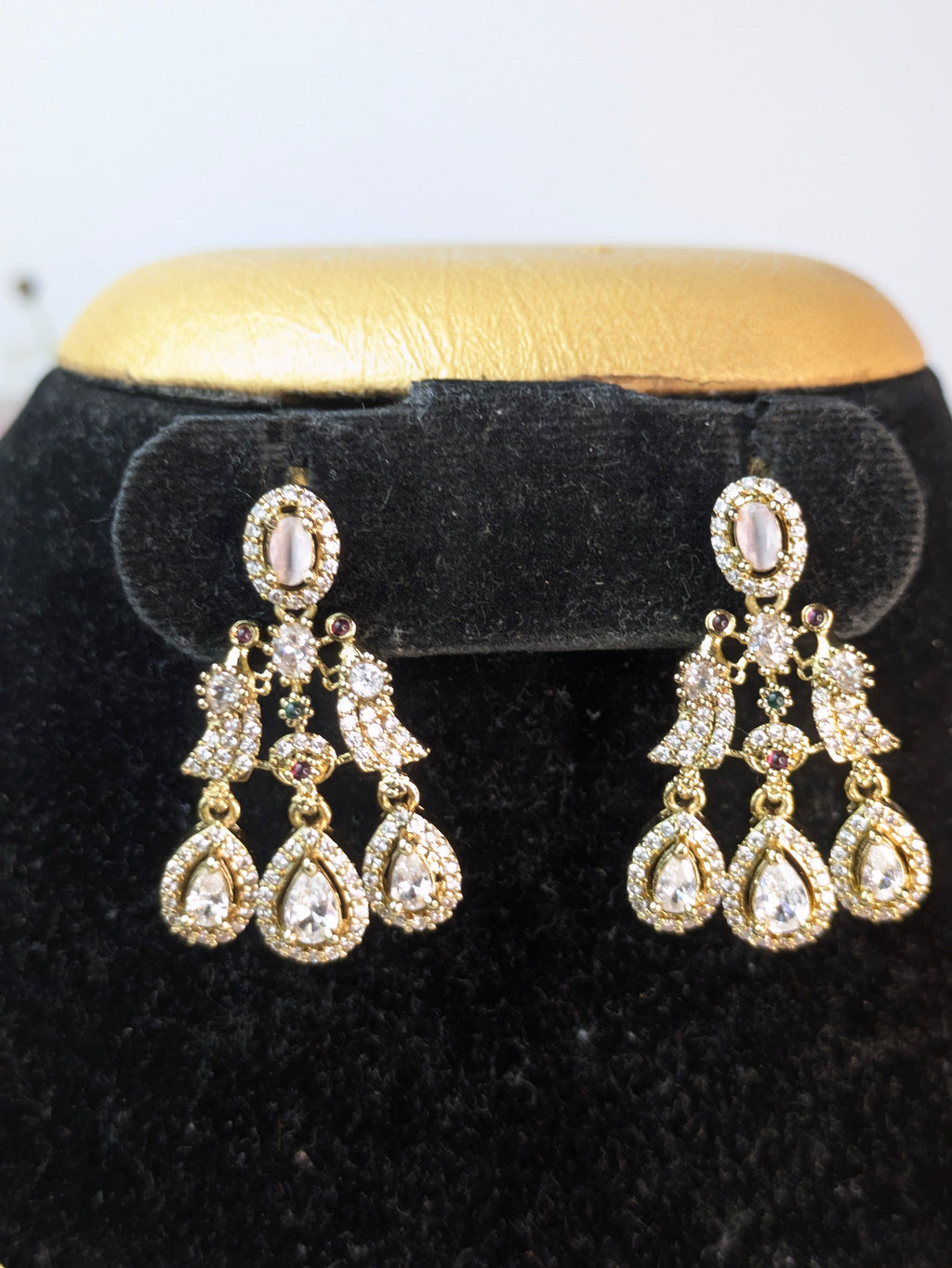 Traditional Kundan Hasli Necklace Set