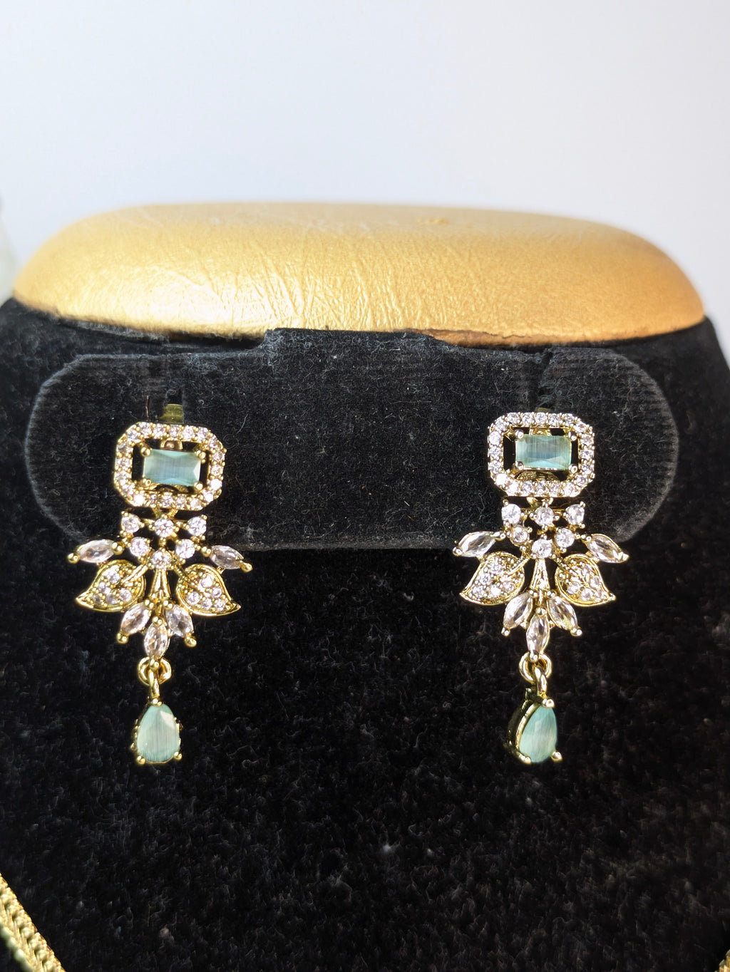 Light Green AD Short Necklace Set