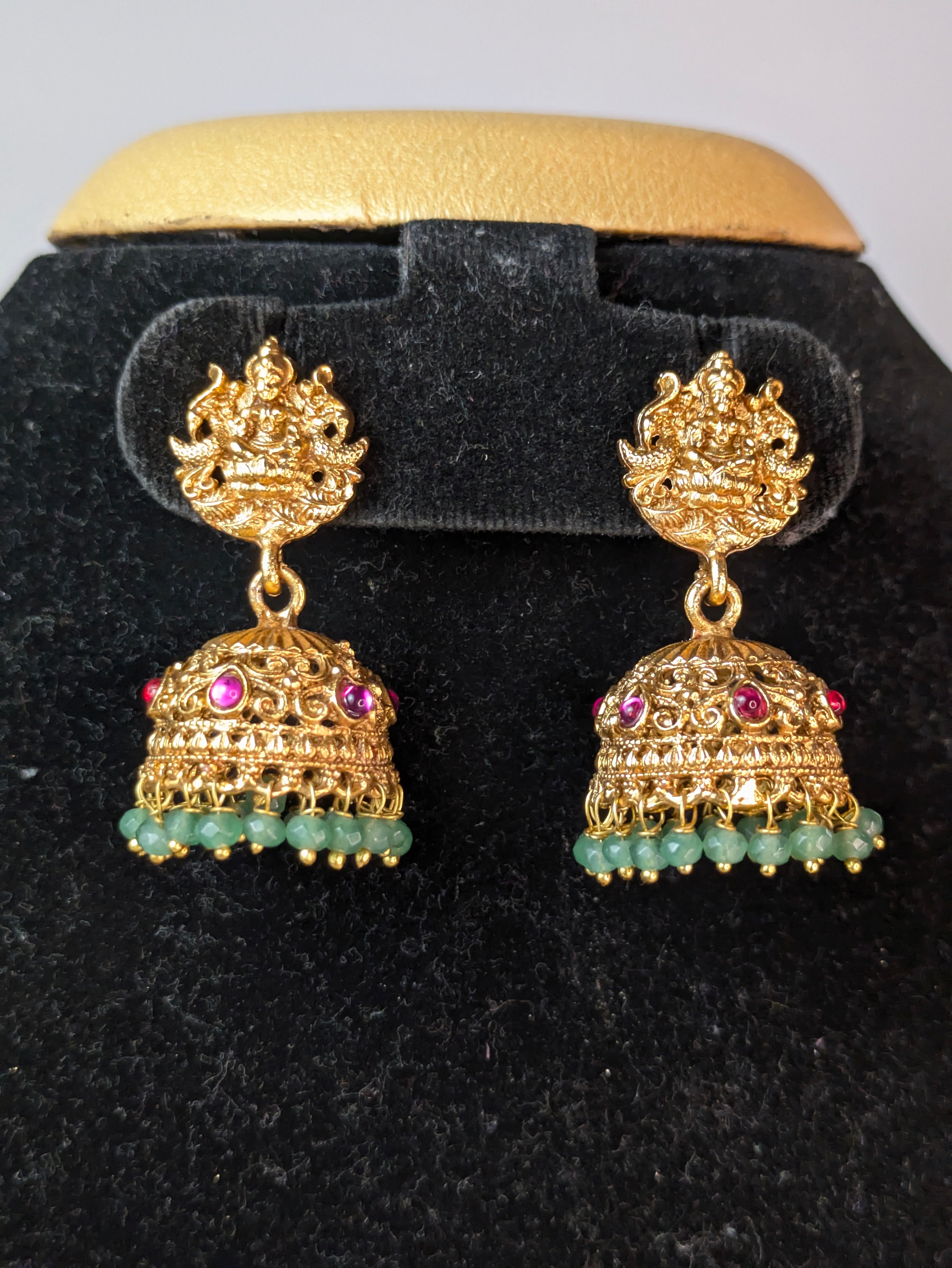 Antique gold-finished temple Haram-Green