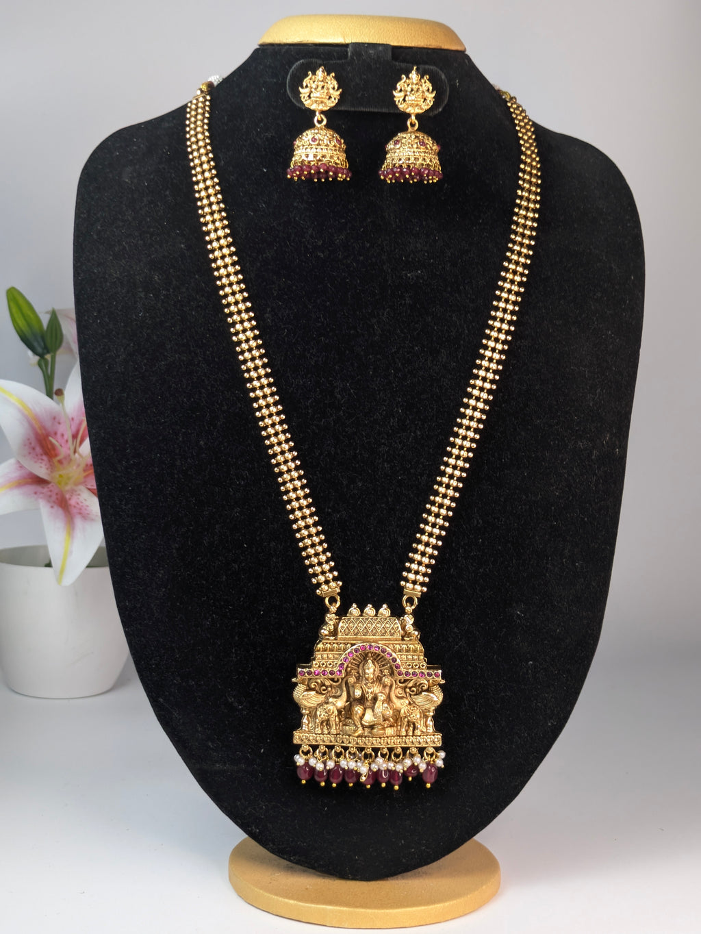 Rectangular temple-style gold plate haram-pink