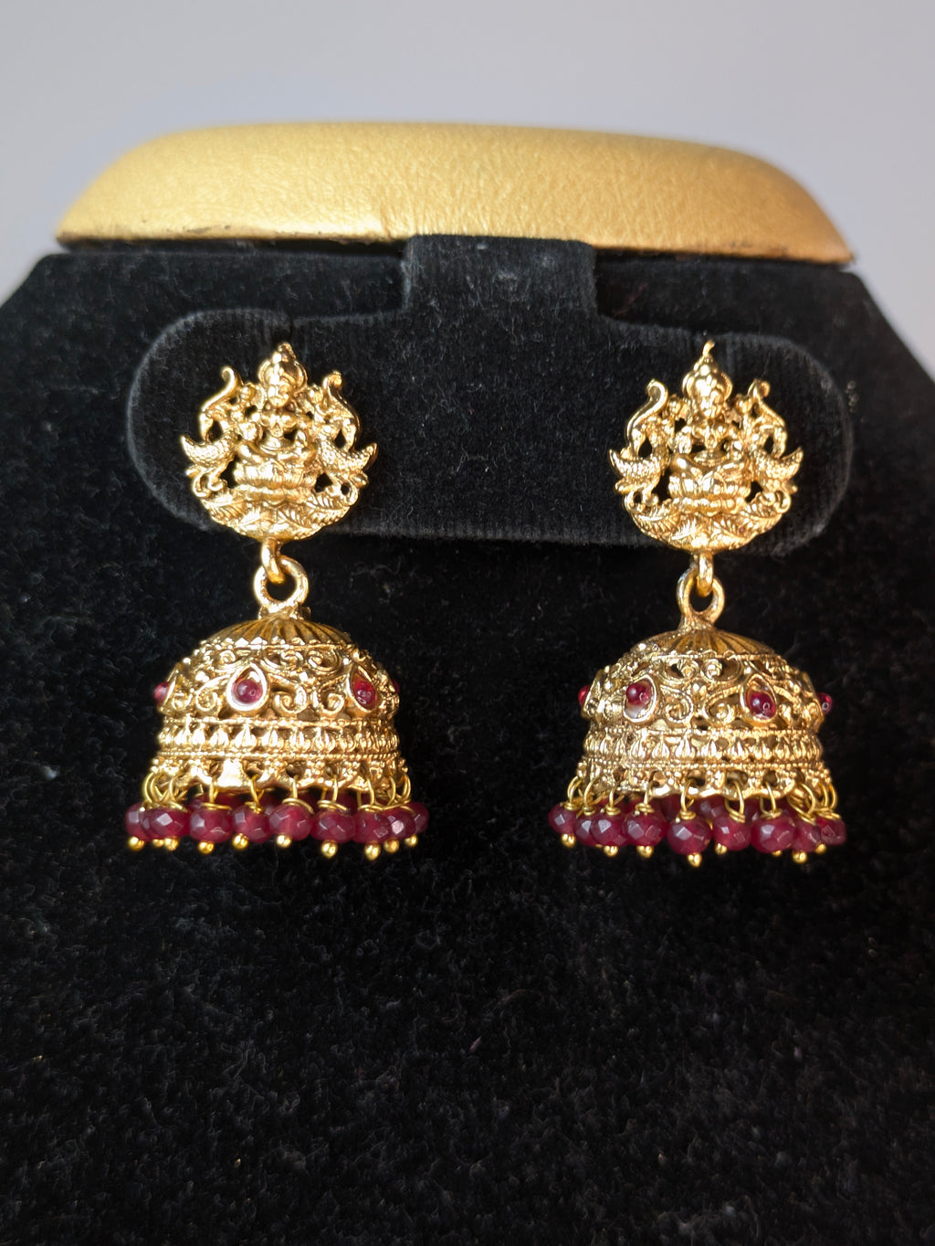 Rectangular temple-style gold plate haram-pink