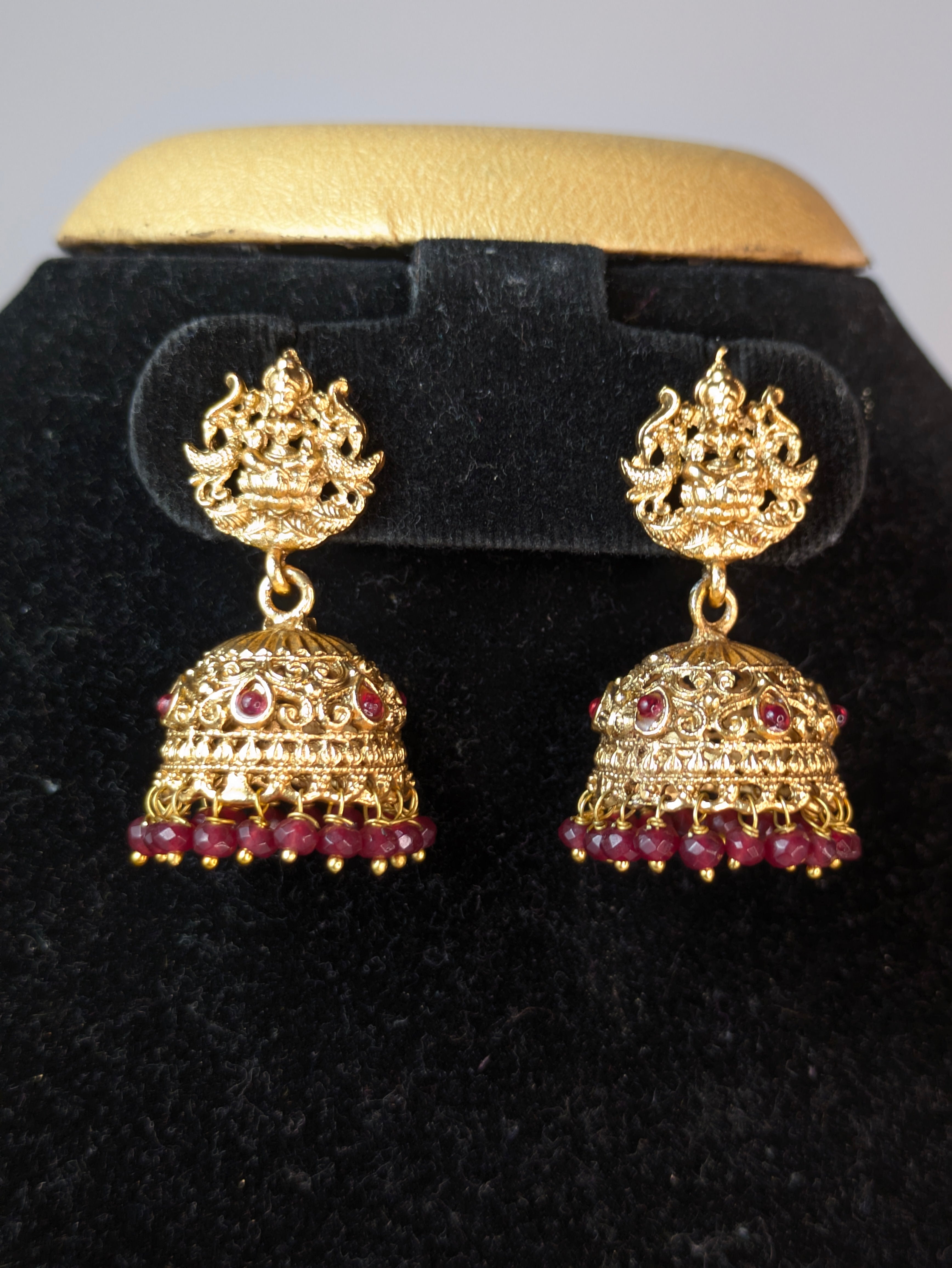 Rectangular temple-style gold plate haram-pink