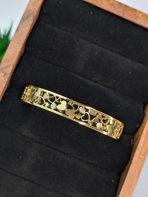 Cut-out bangle bracelet / Kada