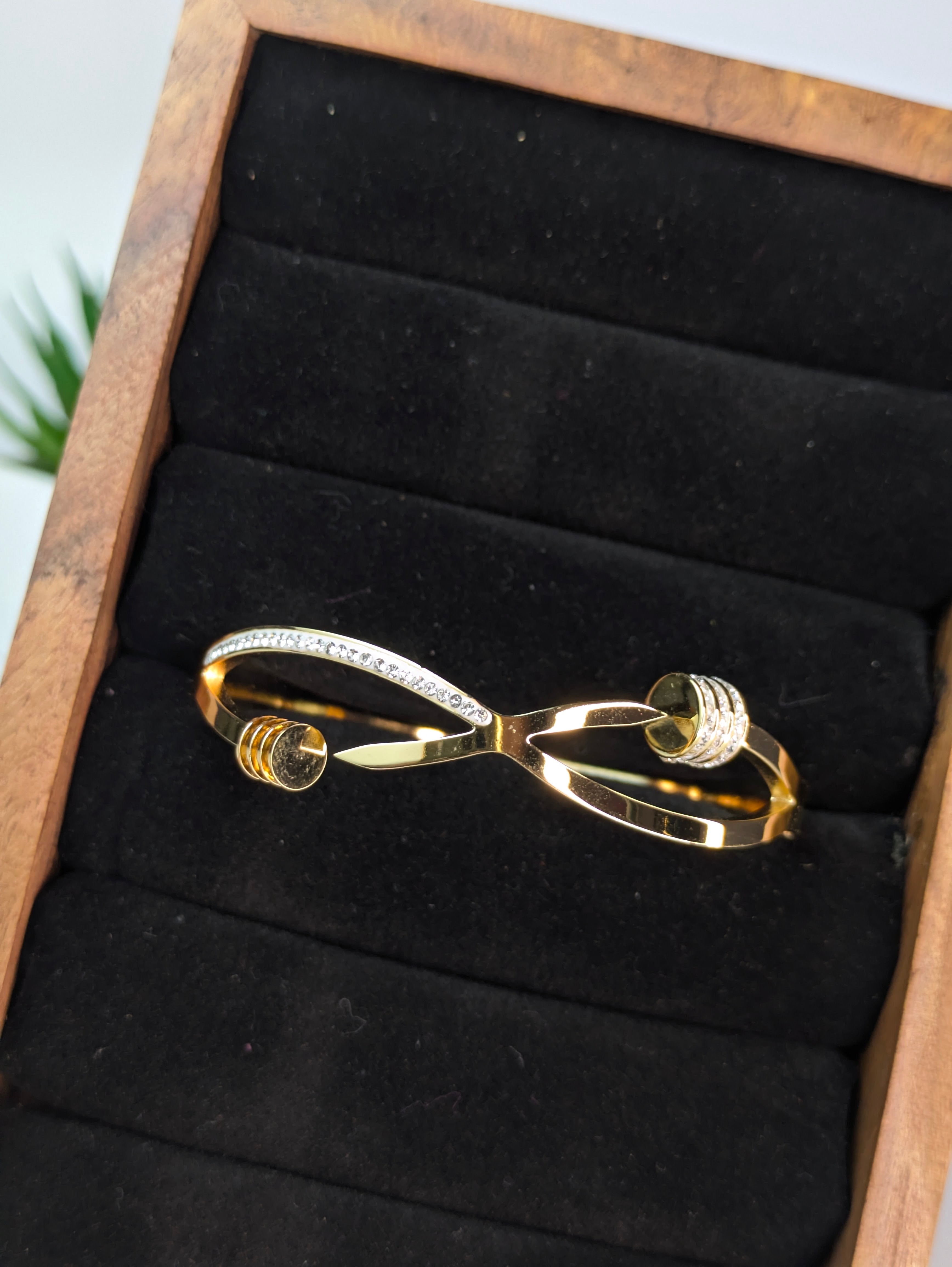 Open-cuff bypass bangle / Hinged Kada