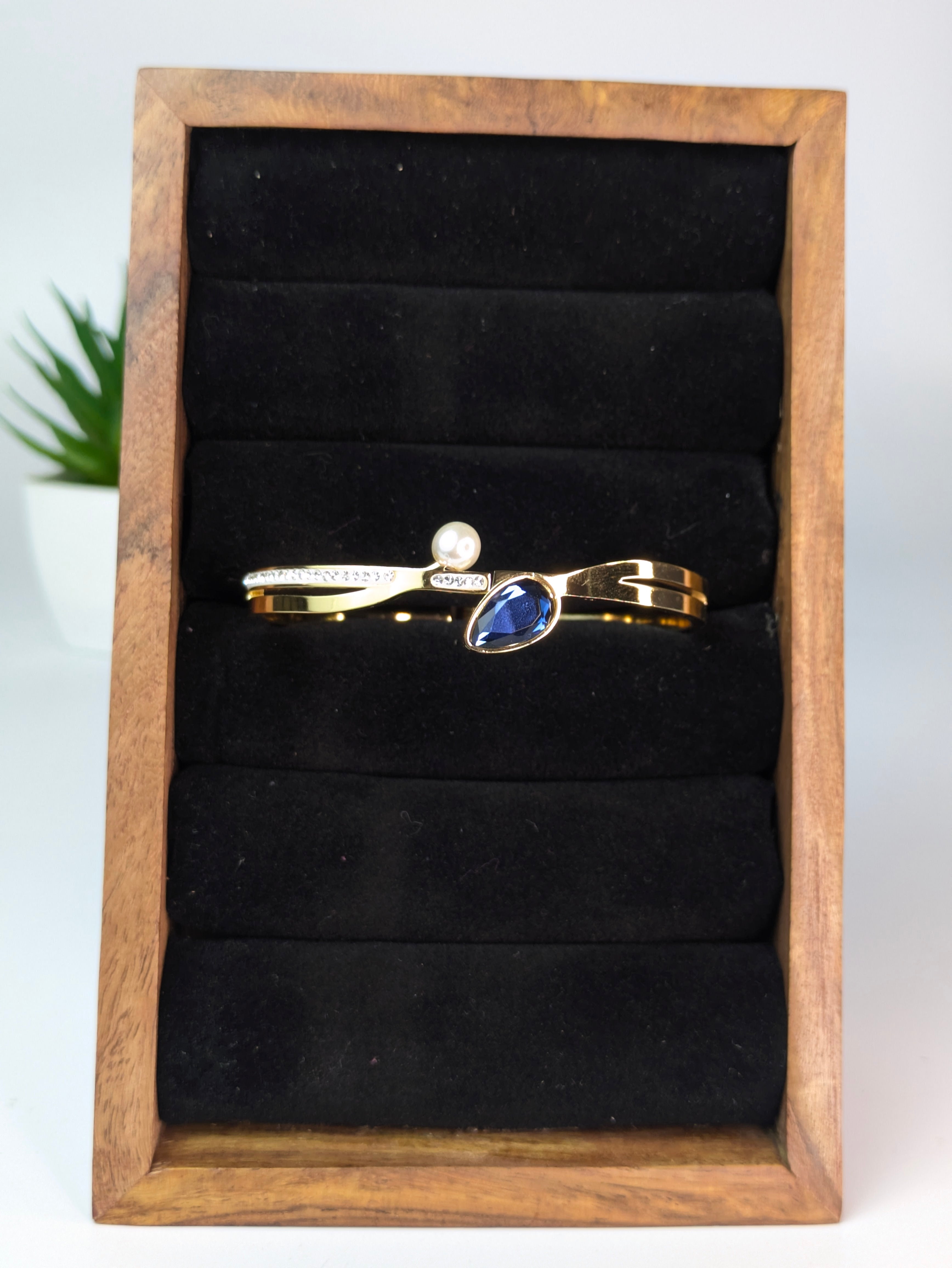 Open-cuff bypass bangle / Hinged Kada.