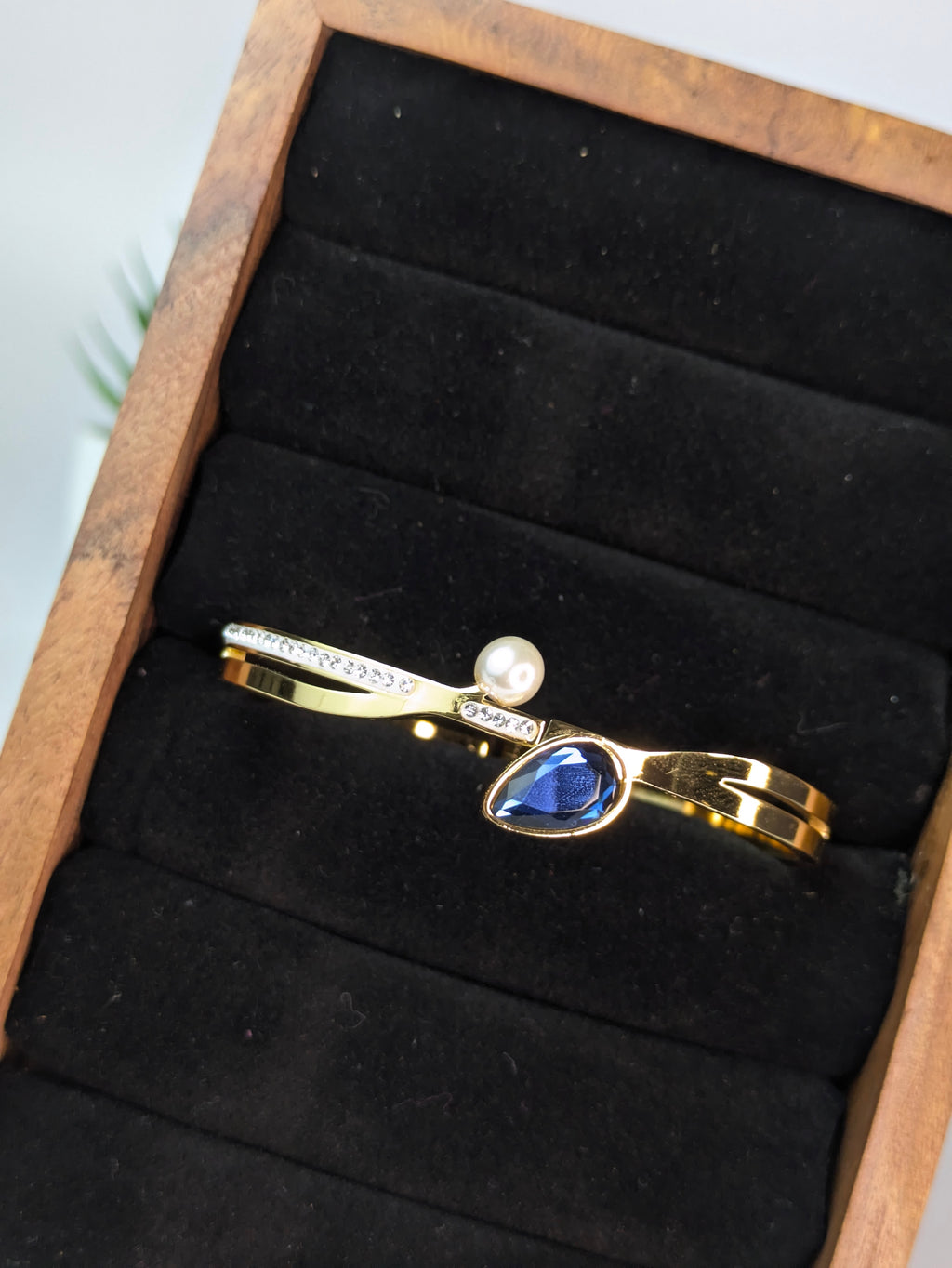 Open-cuff bypass bangle / Hinged Kada.