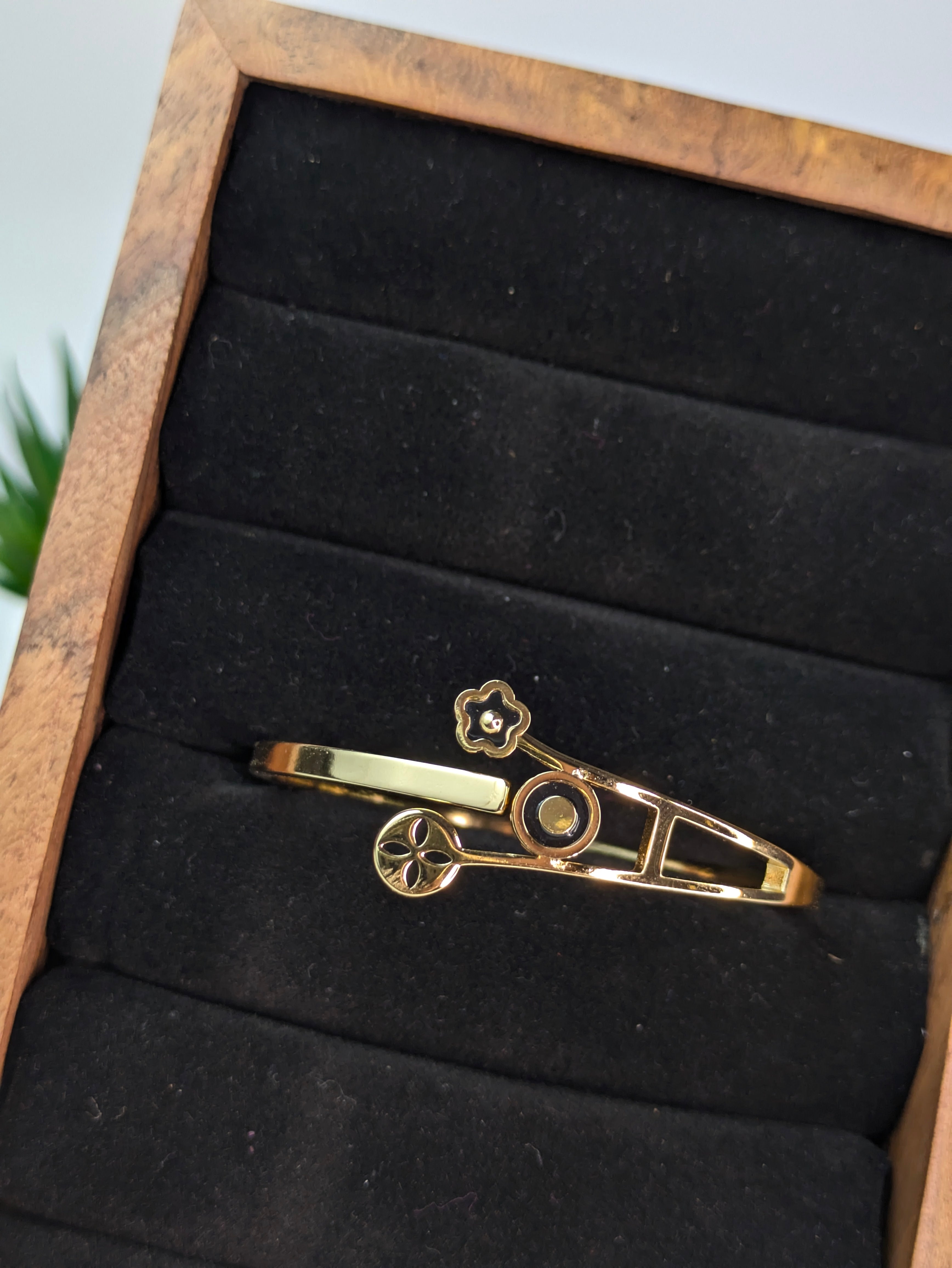 Elegant Design Bangle-Thin Wrist Size