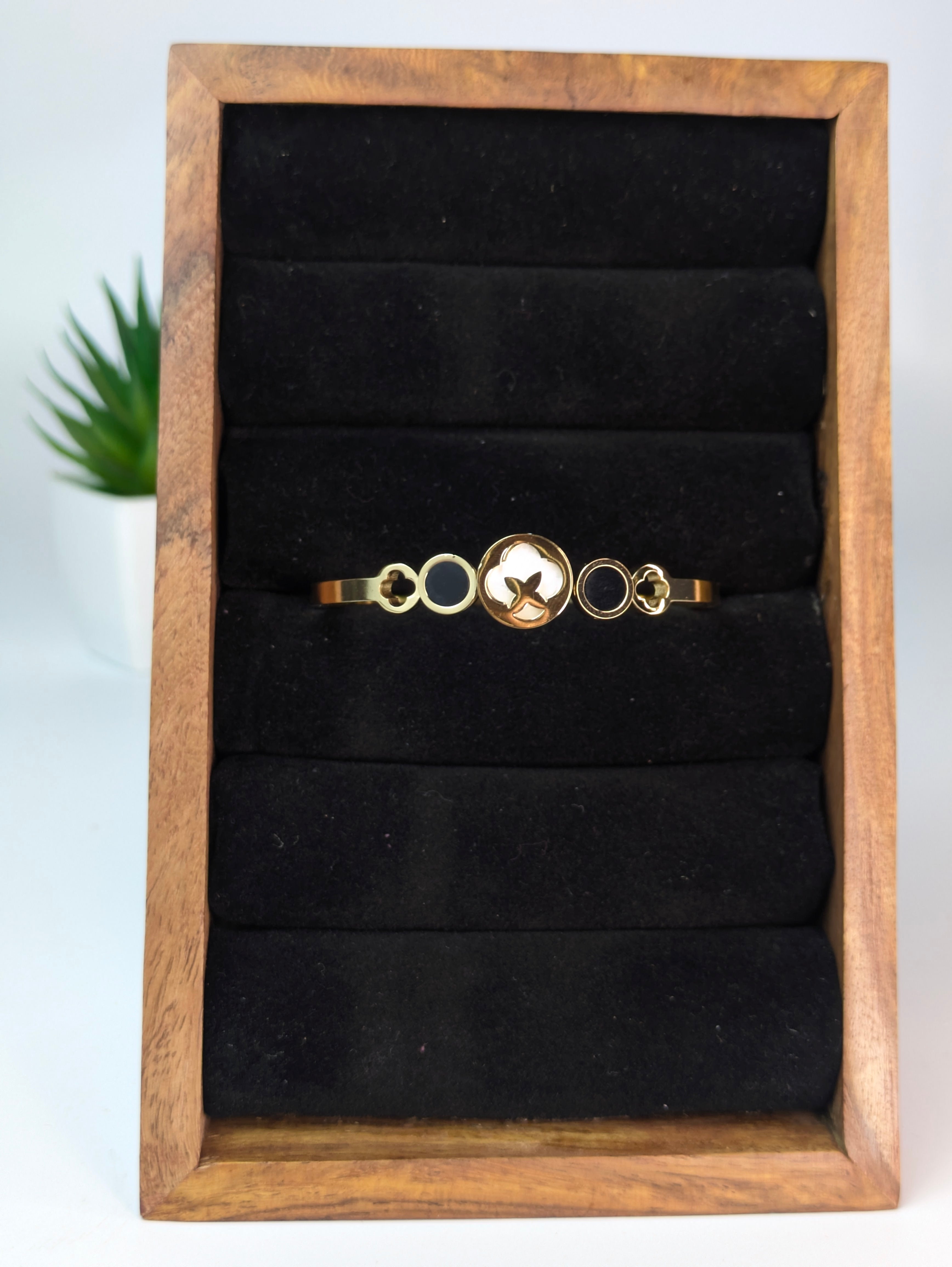 Elegant Design Bangle-Thin Wrist Size