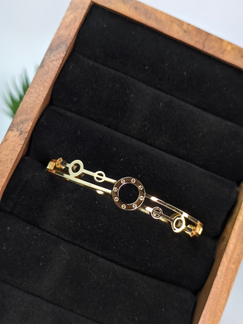 Simple Circle Design Bangle