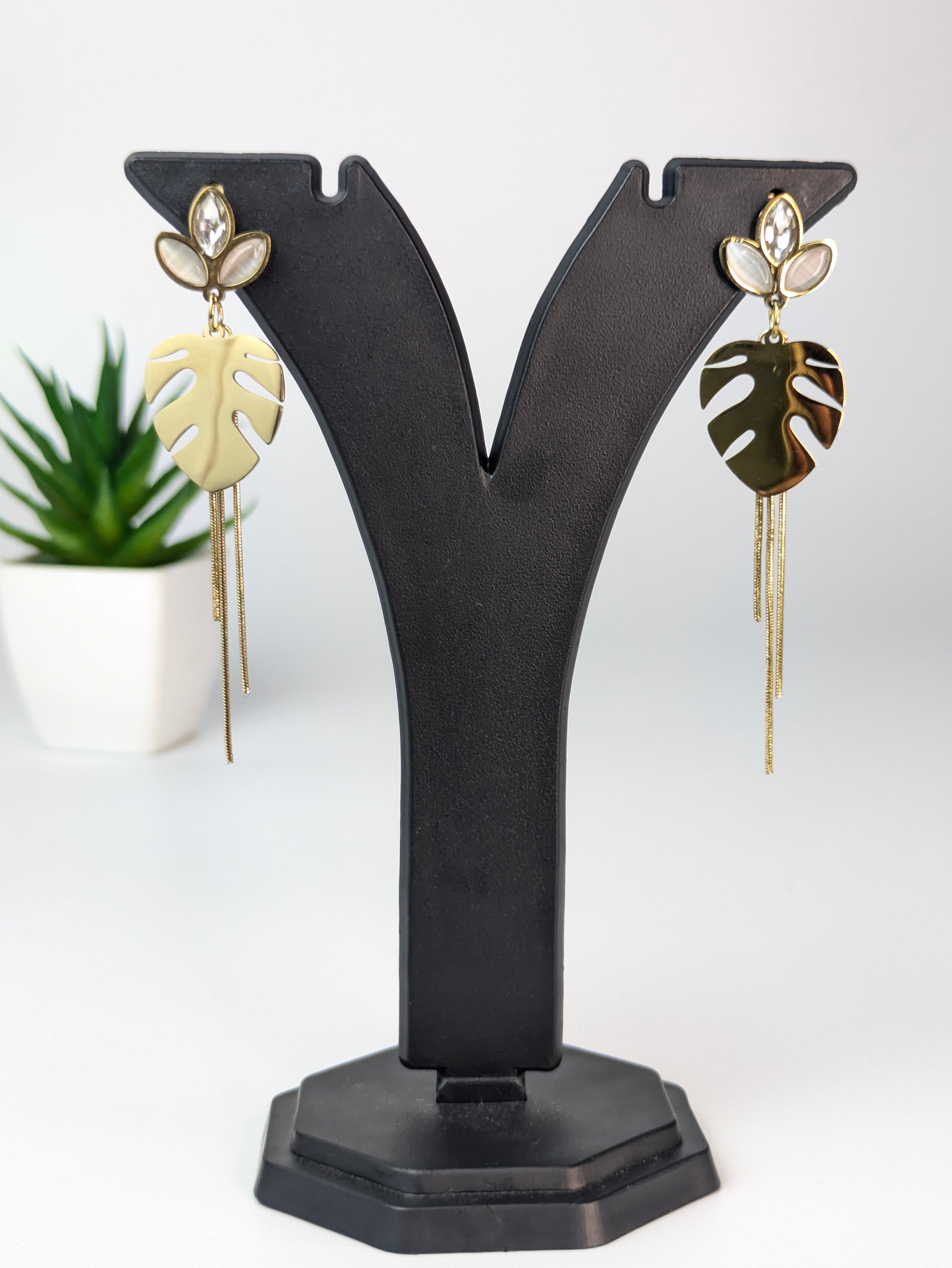 Dangler earrings with chain tassels