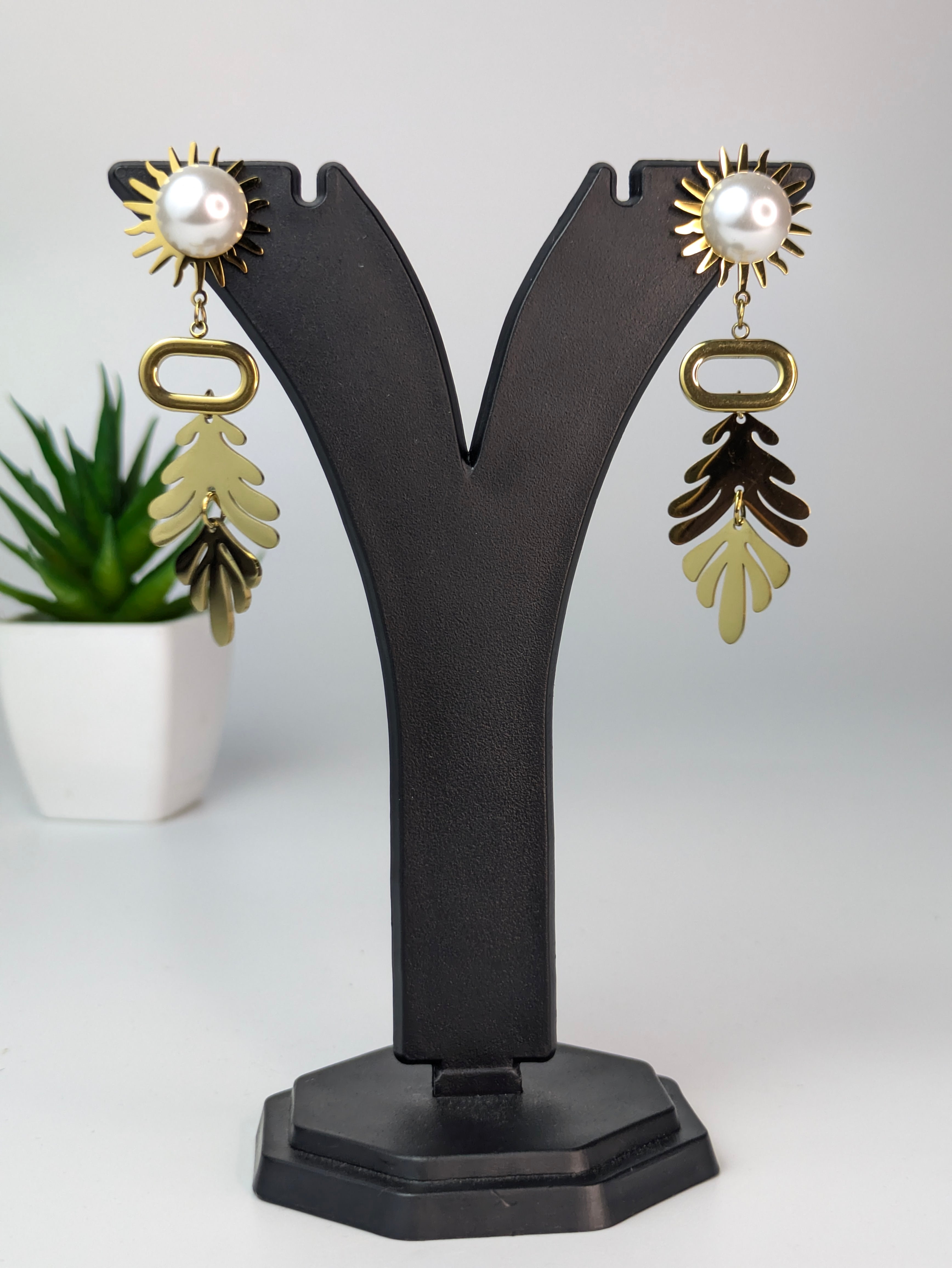 Sun theme leaf earring