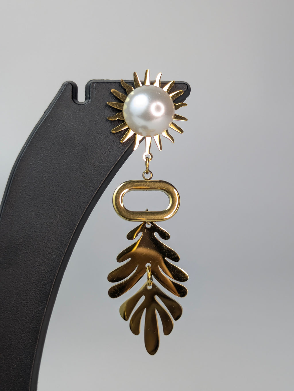 Sun theme leaf earring