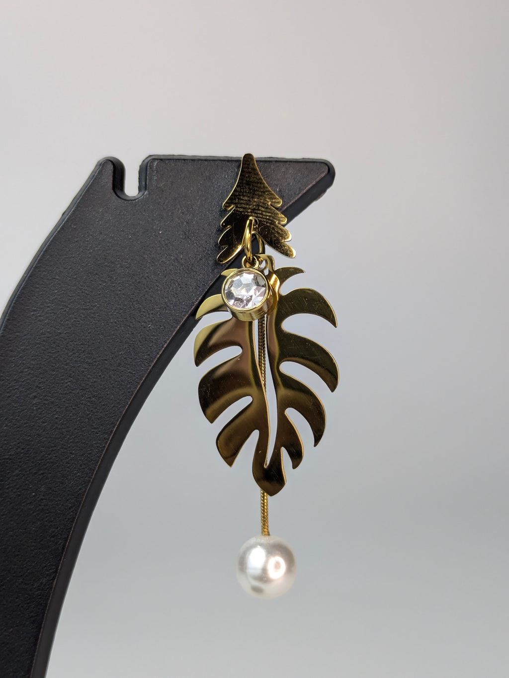 Luxurious tropical botanical earring
