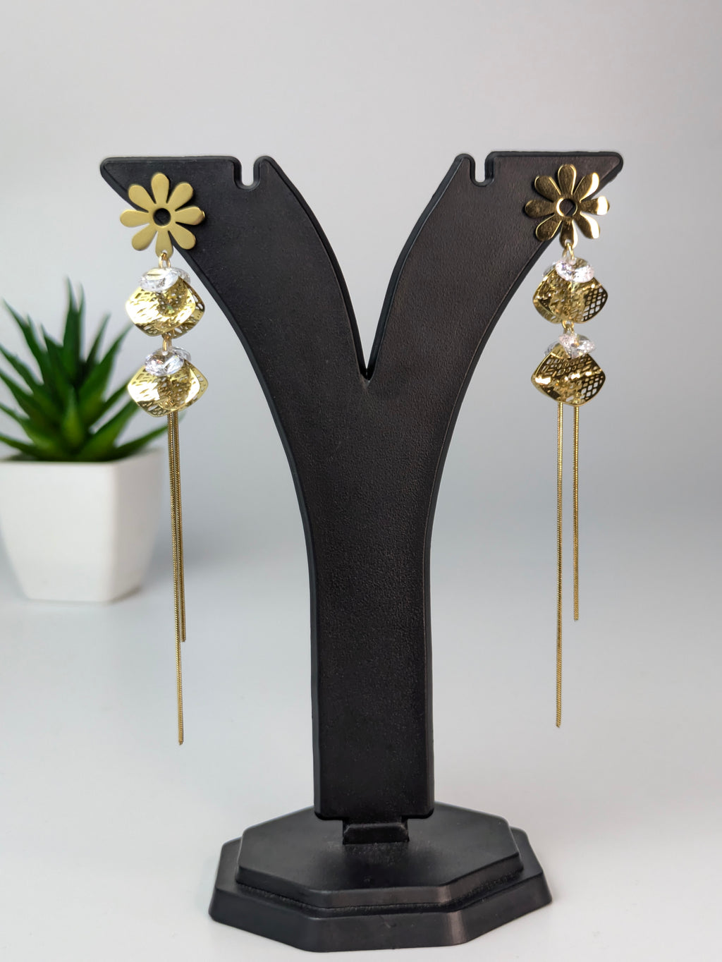 Flower stud earring
