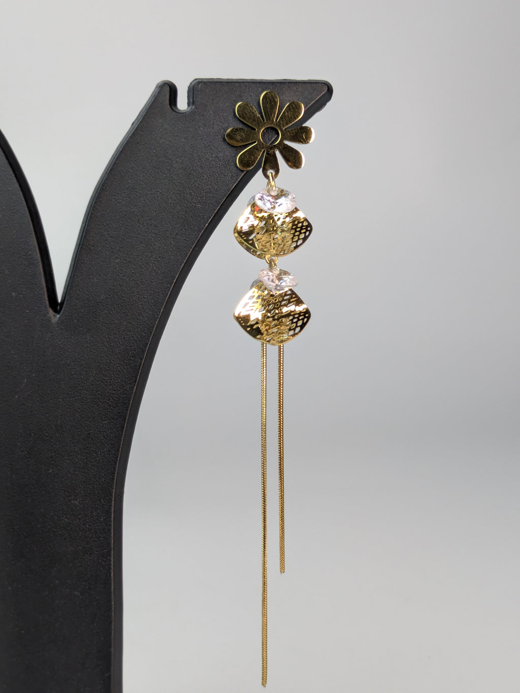 Flower stud earring