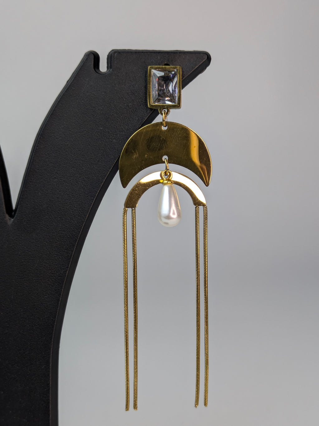 U-shaped arch frame earring