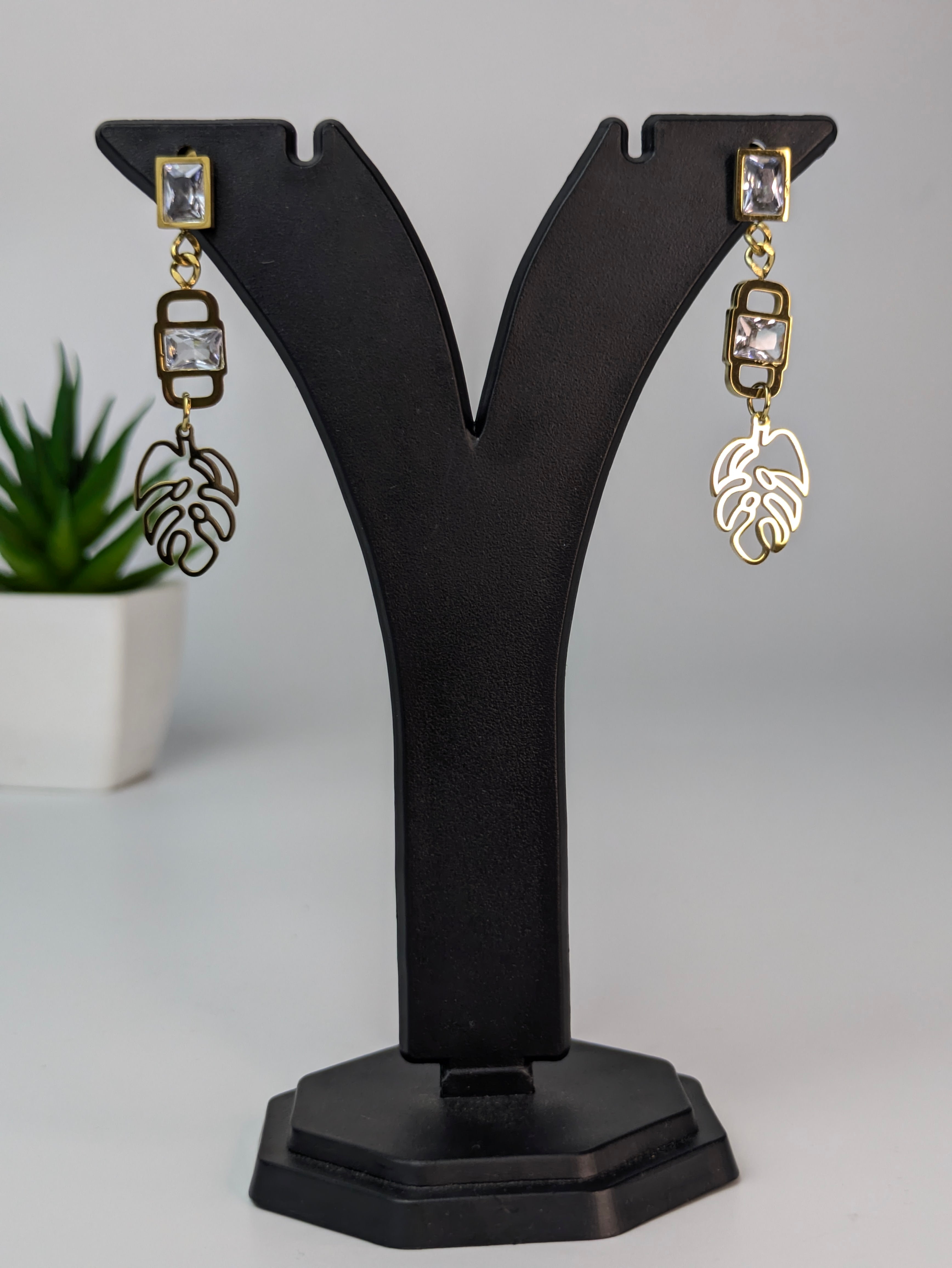 Diamond leaf earring