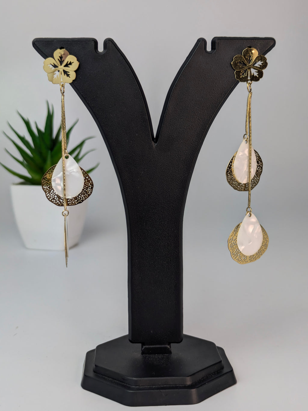 Disc drop earring