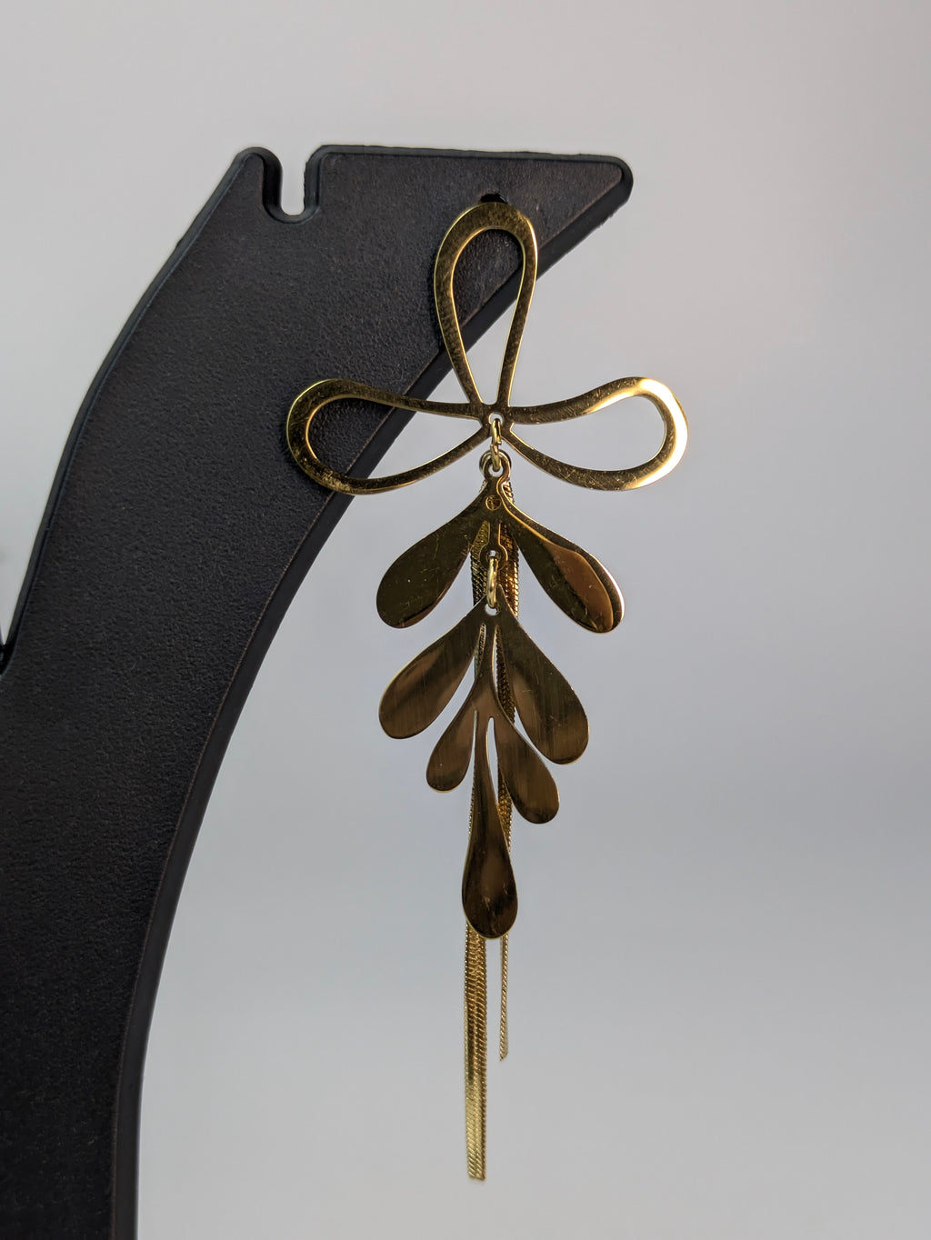 Botanical theme earring