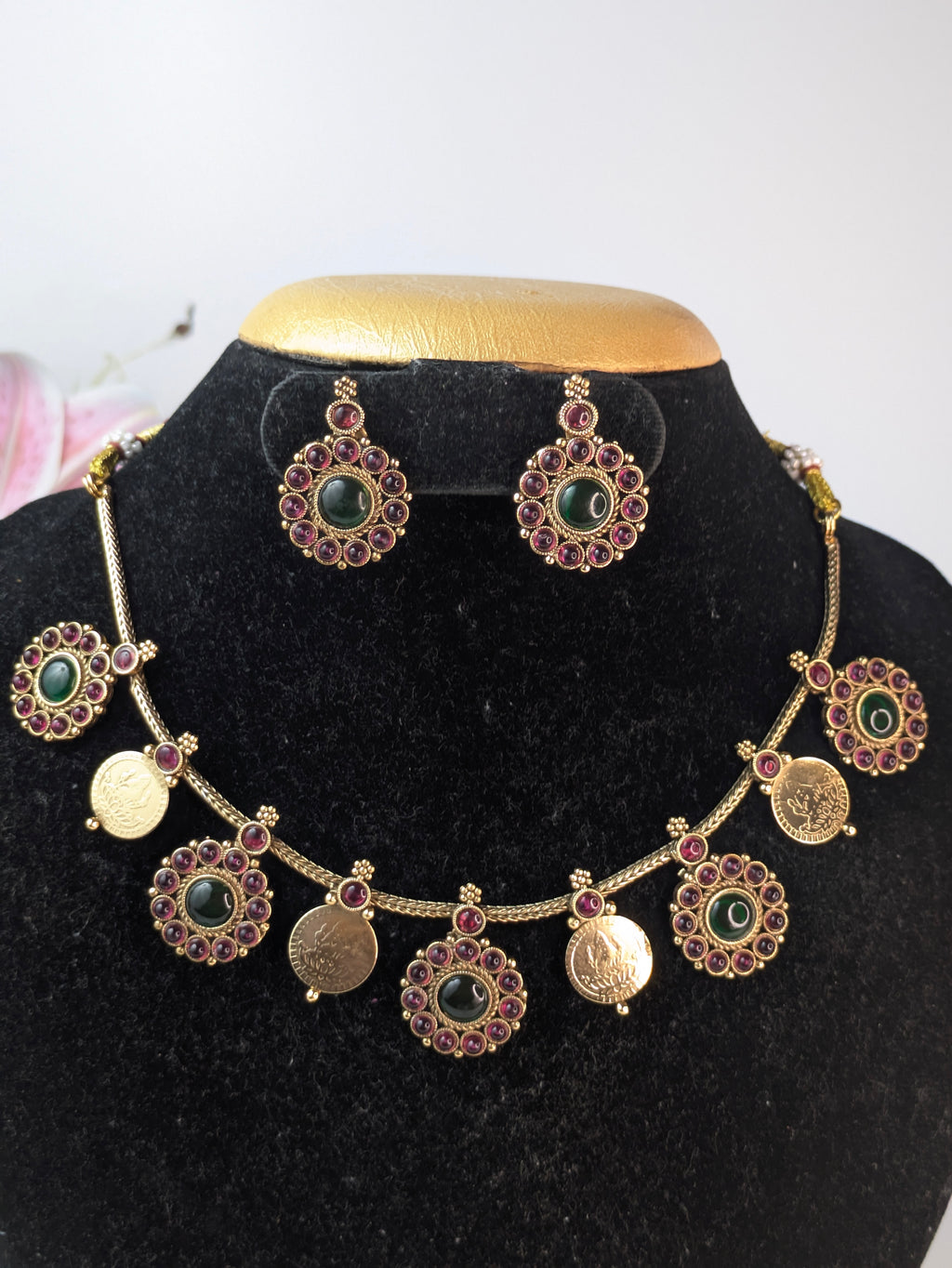 Traditional South Indian Kasu-Kemp Fusion Necklace Set.