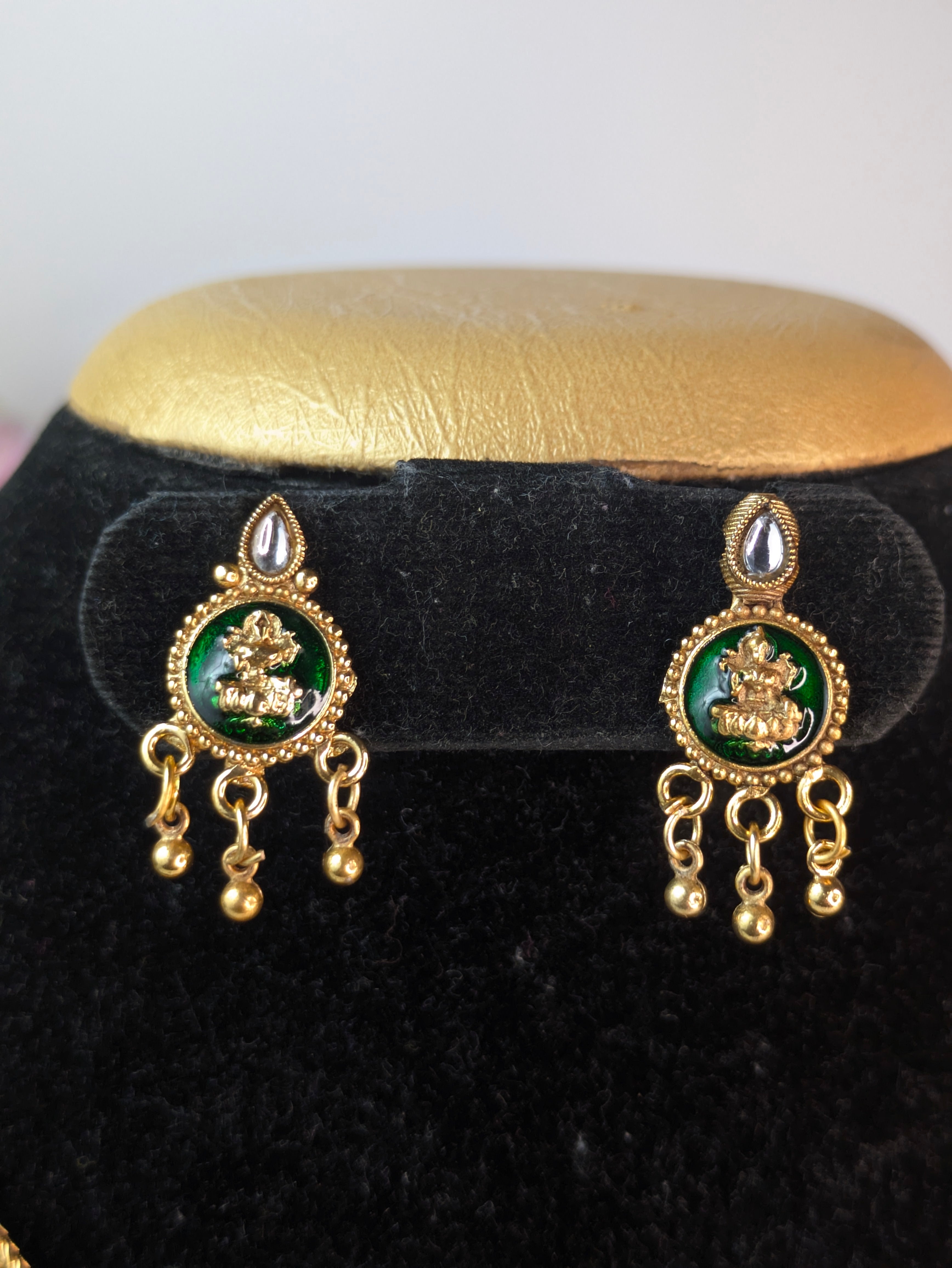 Arya-inspired Traditional Multi-Pendant Necklace Set