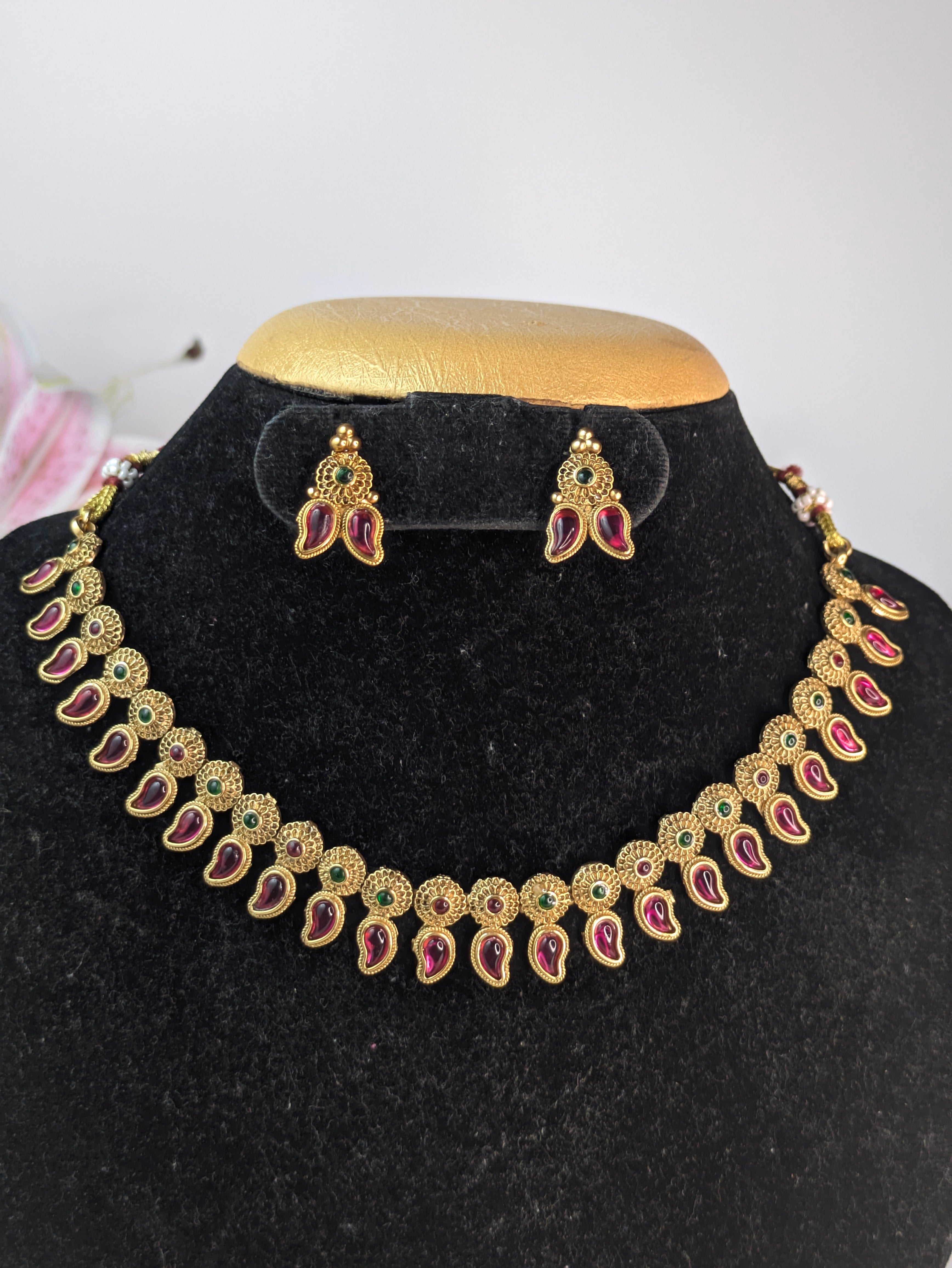 Kemp Stone Studded-Mango Necklace